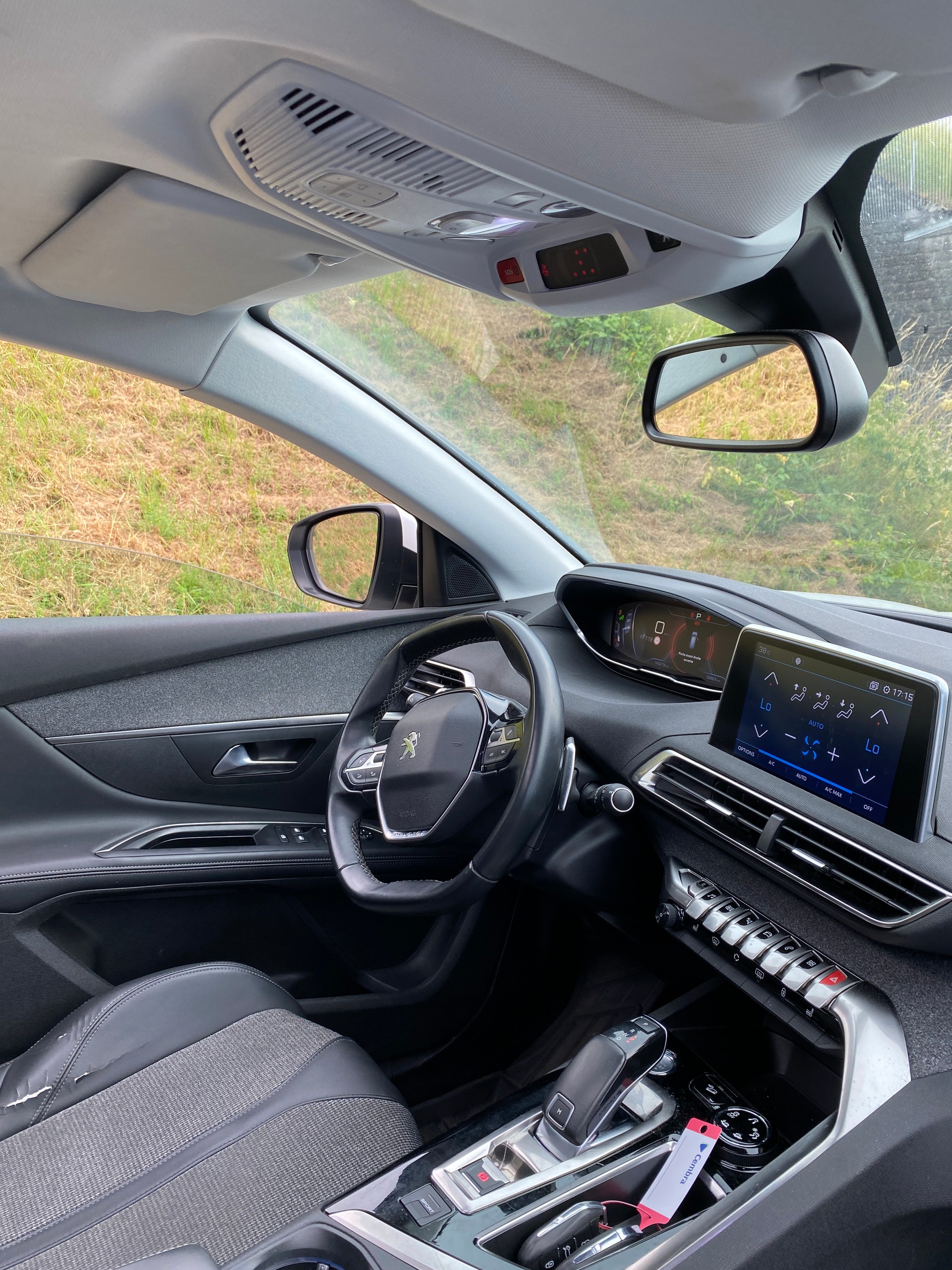 PEUGEOT 5008 1.2 Pure Tech Allure EAT8-image-4