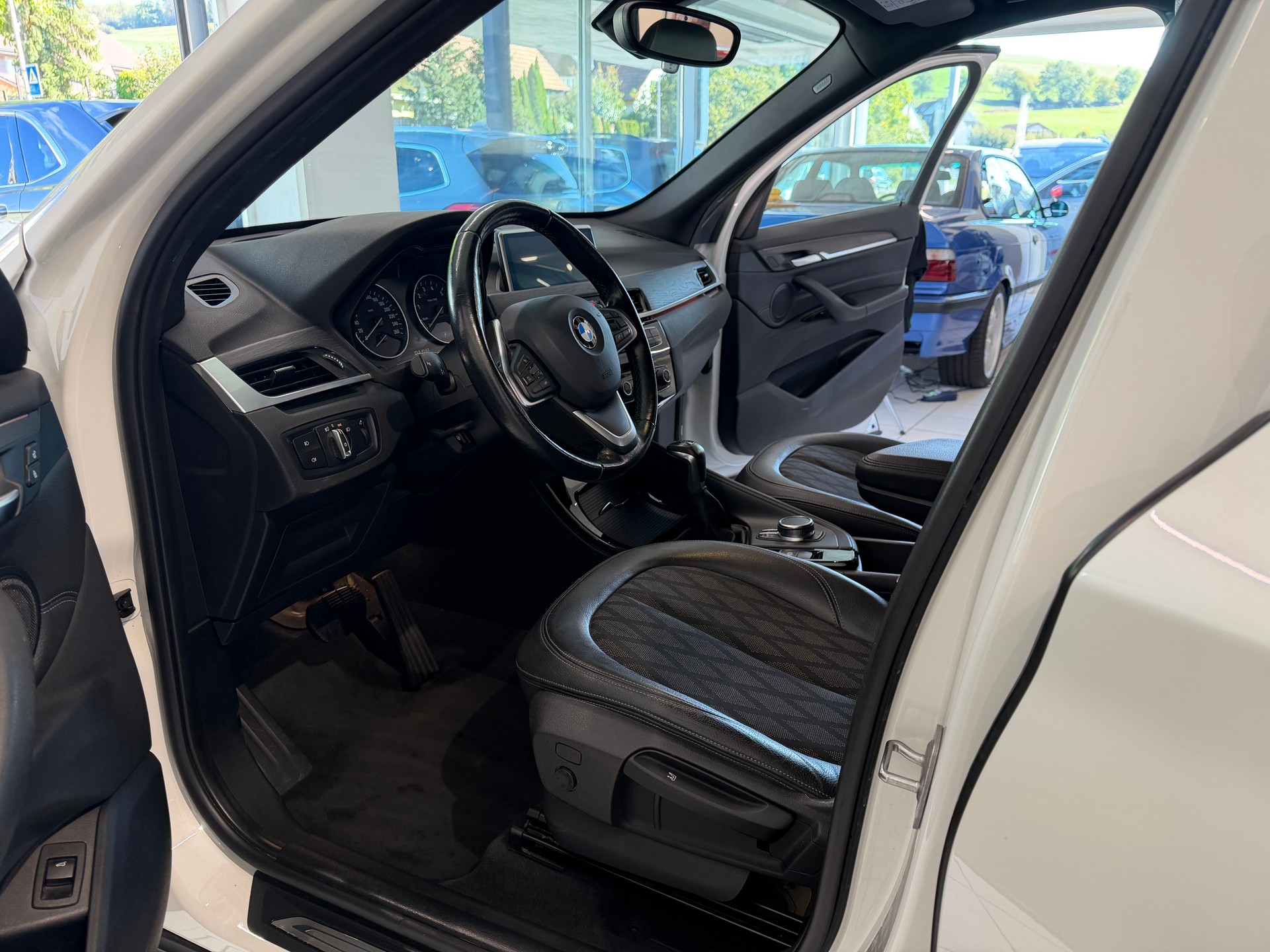 BMW X1 xDrive 25i xLine Steptronic-image-7