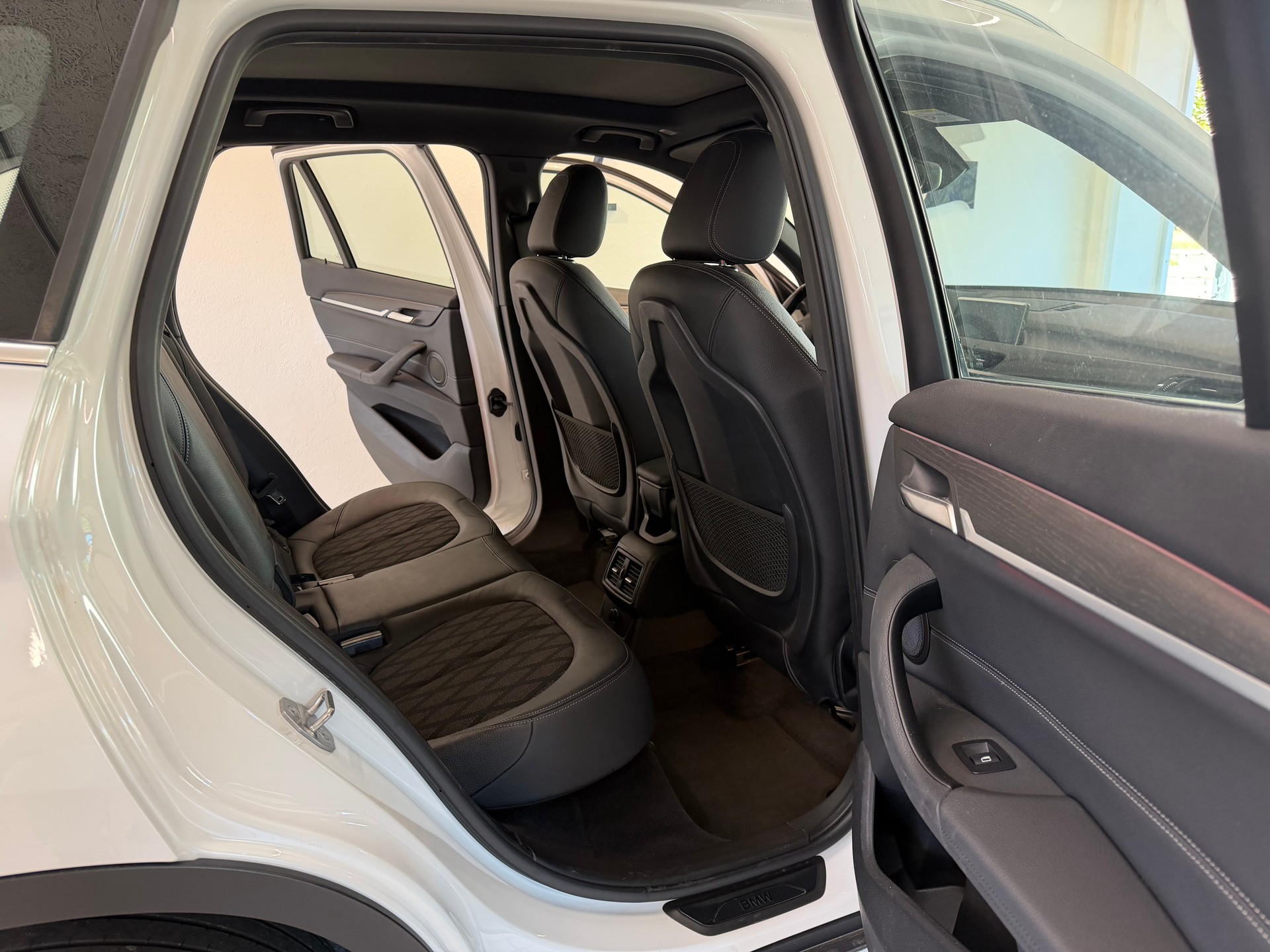 BMW X1 xDrive 25i xLine Steptronic-image-9