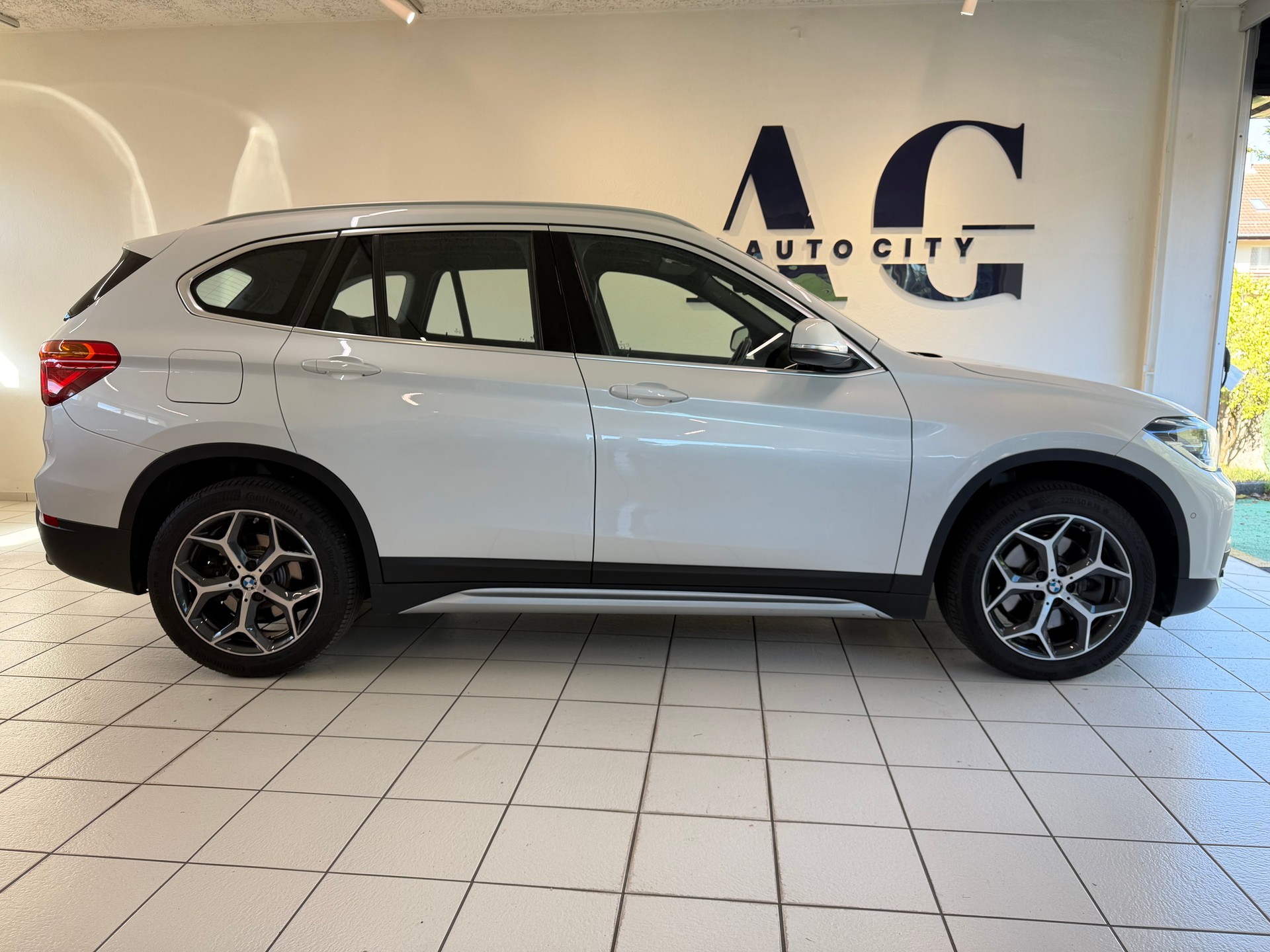 BMW X1 xDrive 25i xLine Steptronic-image-2