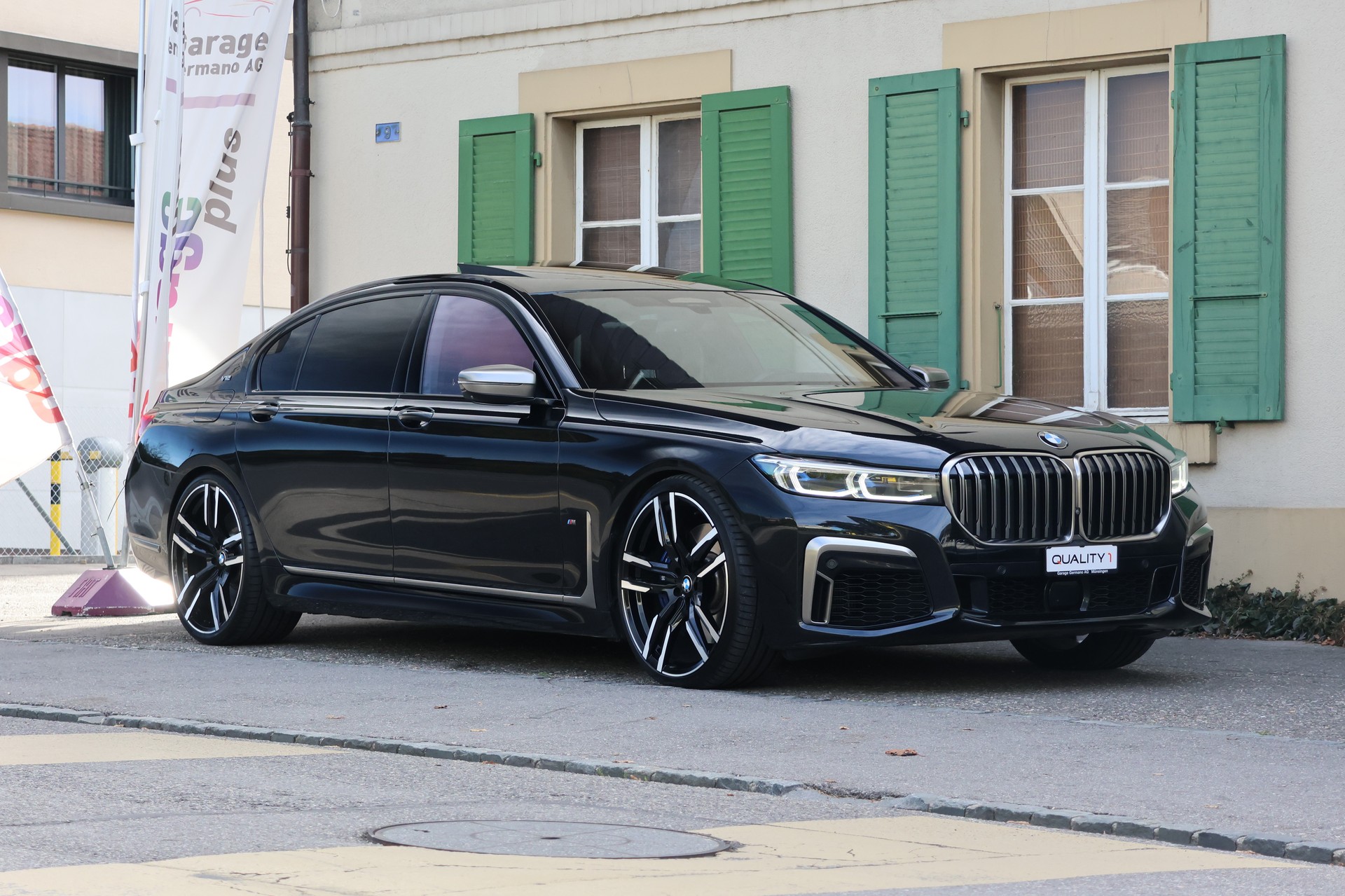 BMW M760Li xDrive Sport Getriebe BMW M760Li xDrive | Bowers & Wilkins | Sky Lounge | Massage-showroom-element-3