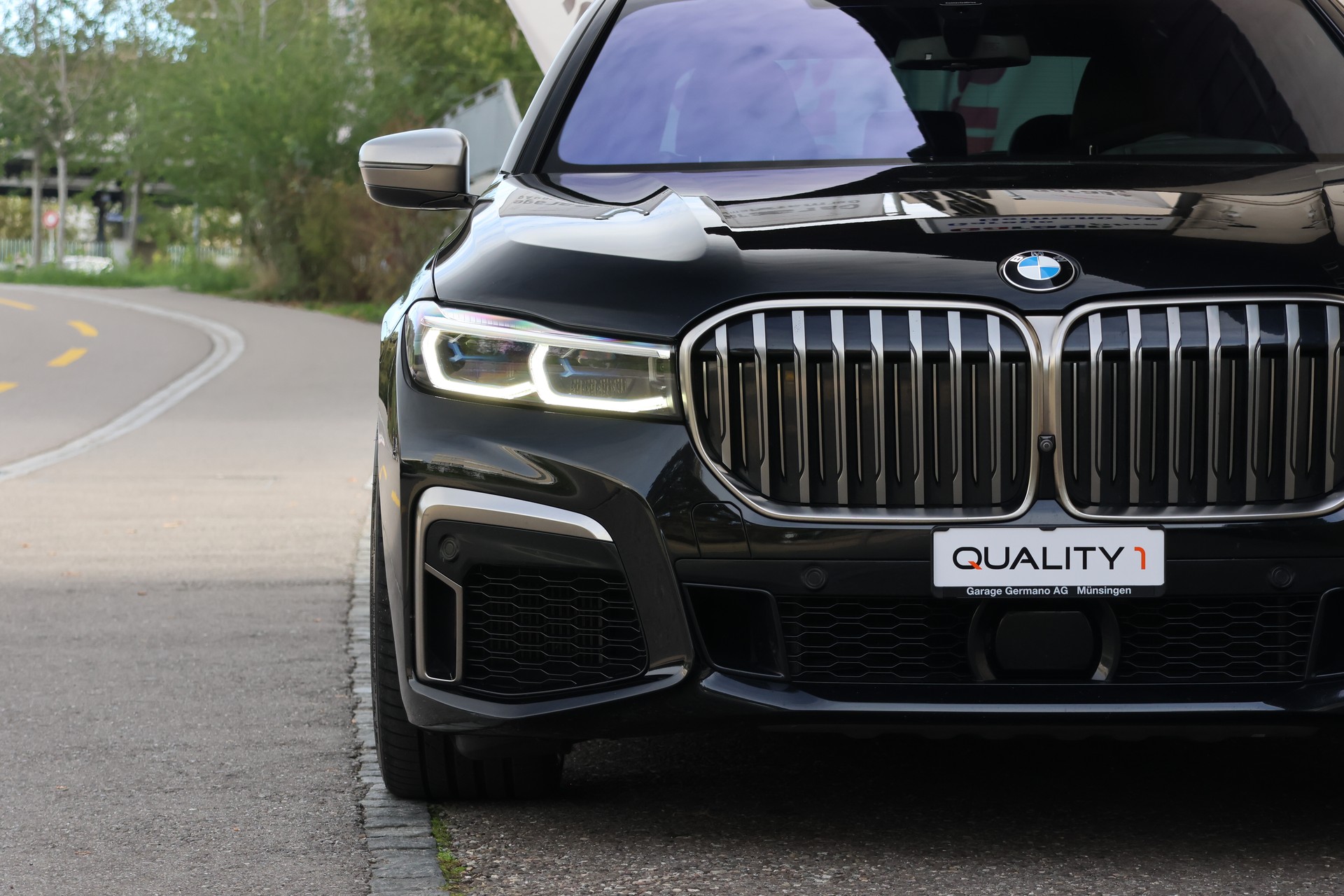 BMW M760Li xDrive Sport Getriebe BMW M760Li xDrive | Bowers & Wilkins | Sky Lounge | Massage-showroom-element-2