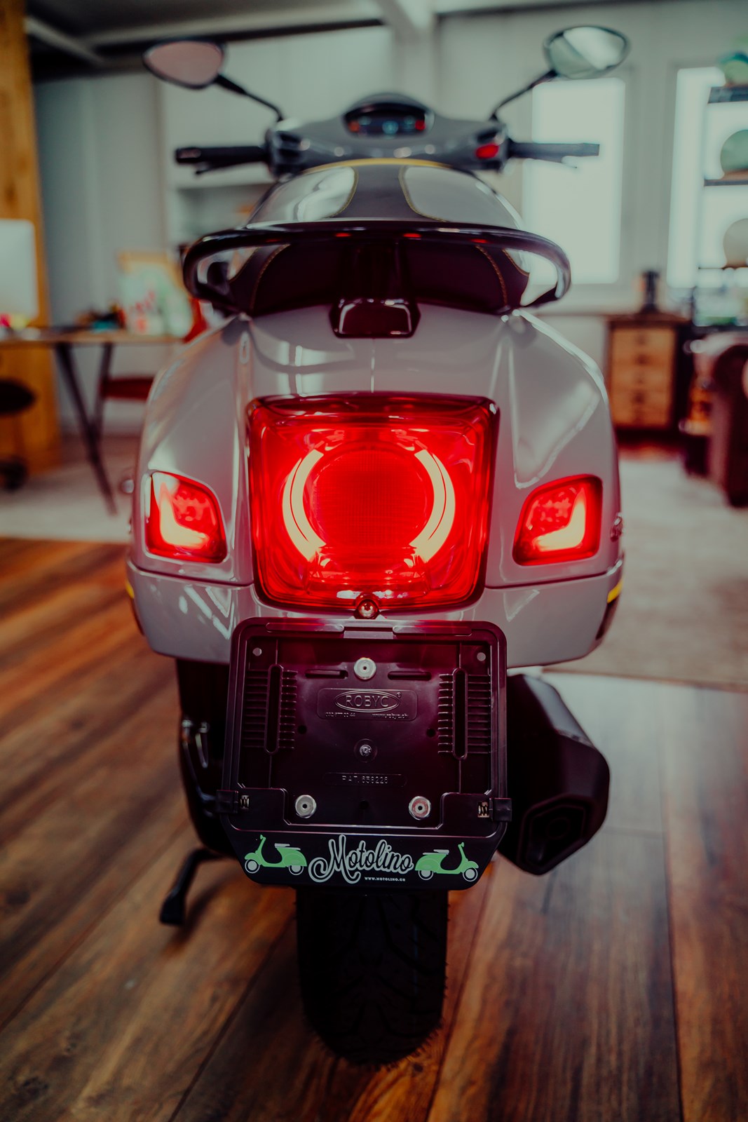 PIAGGIO Vespa GTS 125 Super Tech ABS-image-8