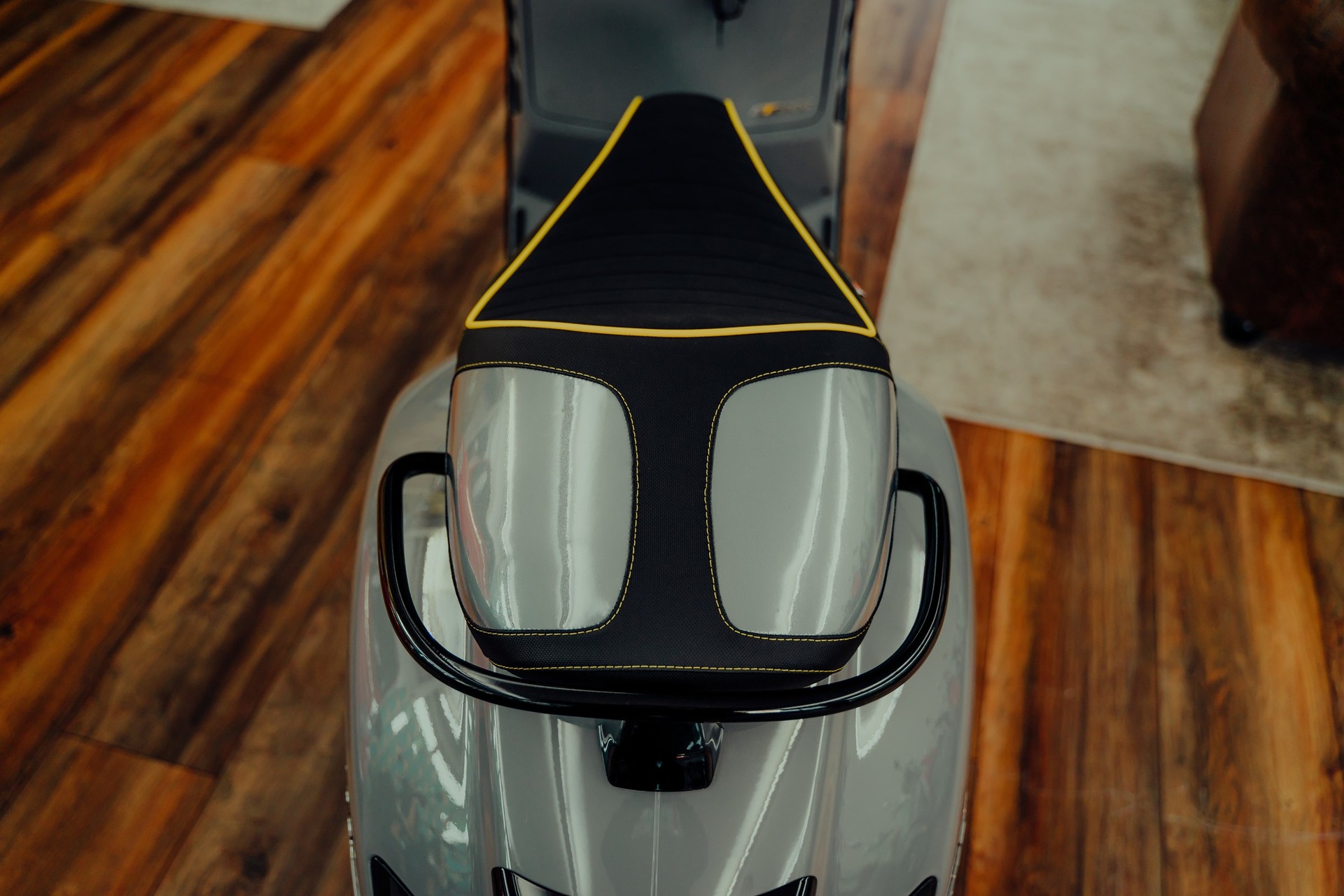 PIAGGIO Vespa GTS 125 Super Tech ABS-image-9