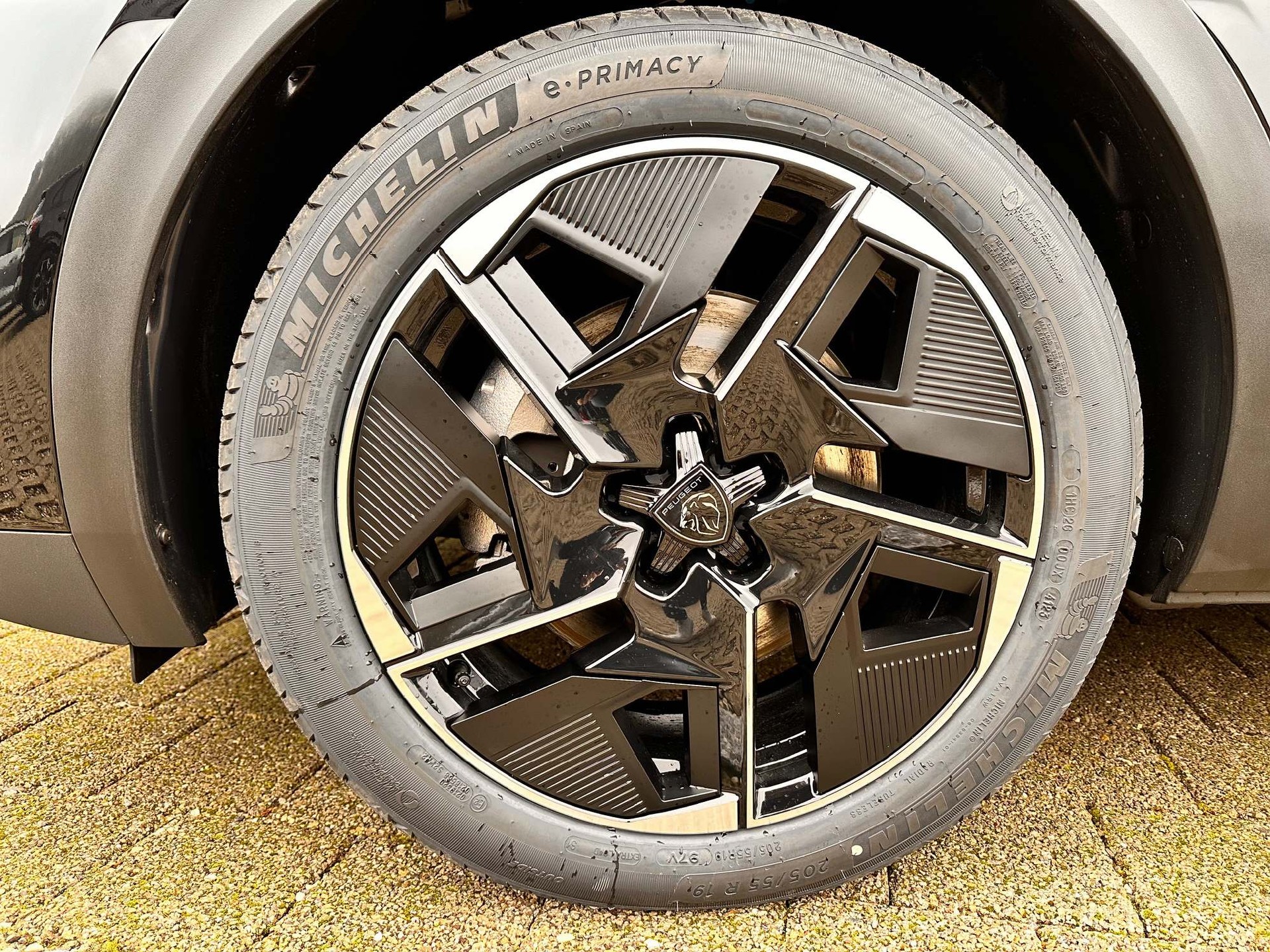 PEUGEOT 408 1.6 PHEV GT-showroom-element-3