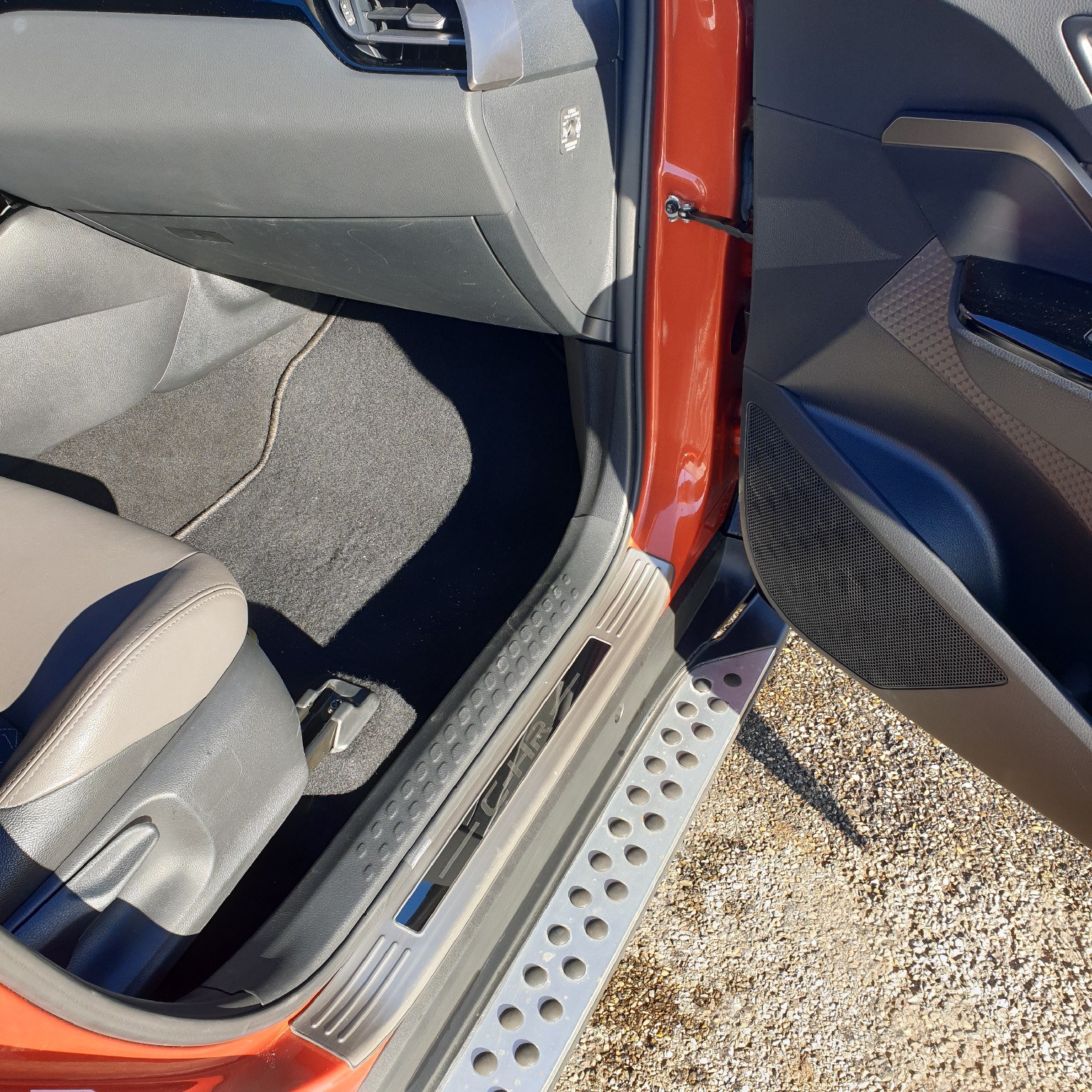 TOYOTA C-HR 2.0 HSD CVT Launch Edition-image-10
