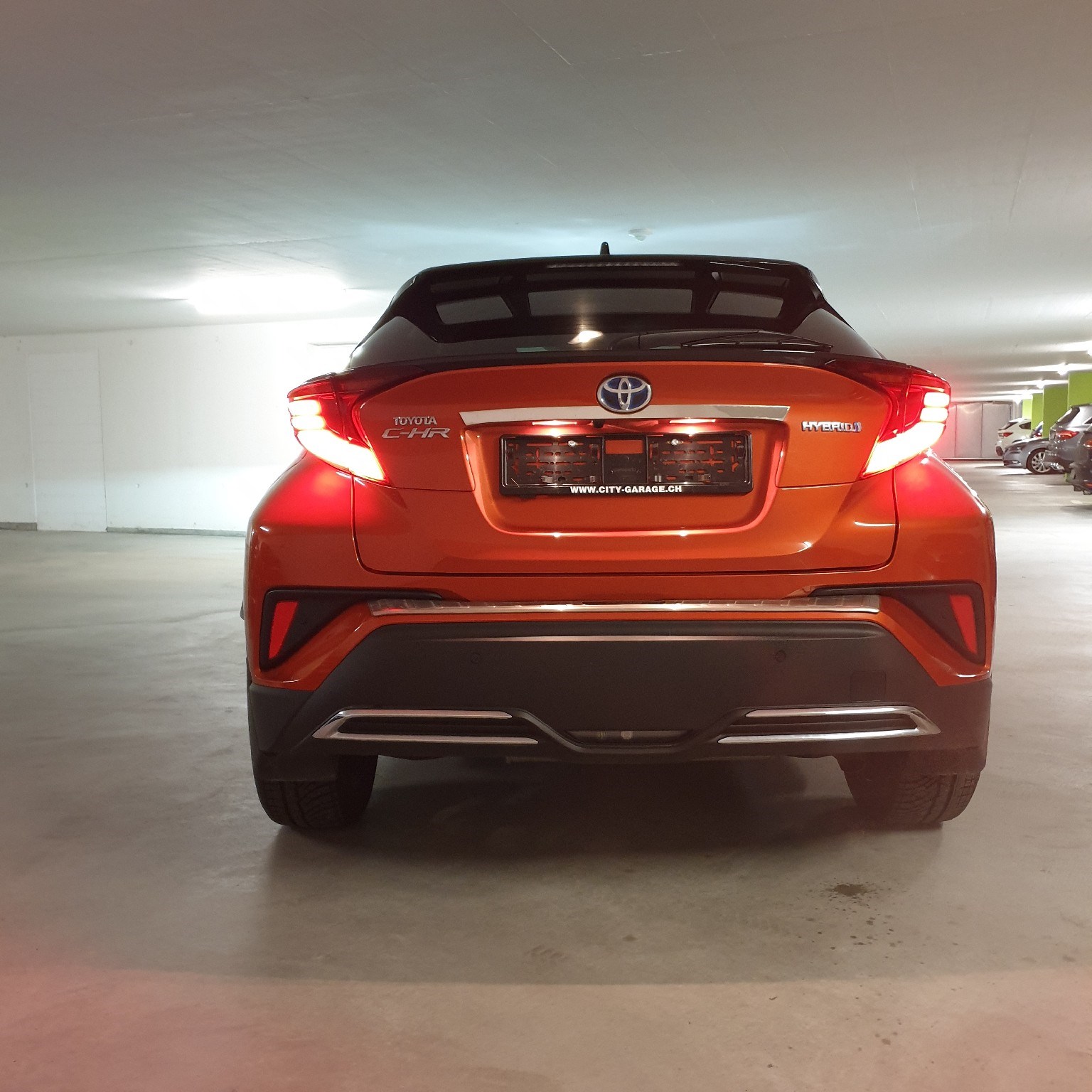 TOYOTA C-HR 2.0 HSD CVT Launch Edition-image-2