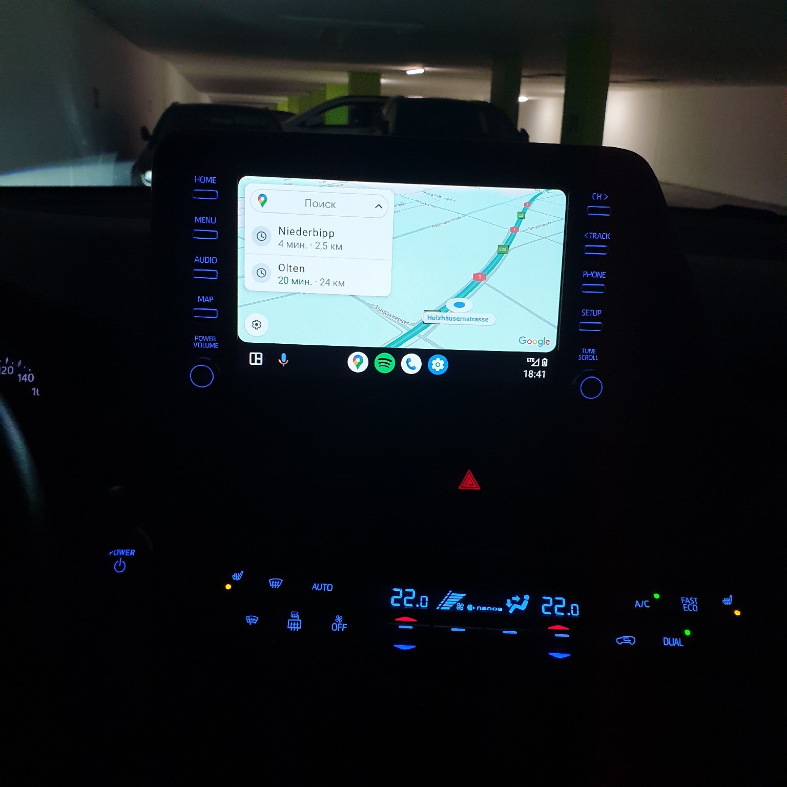 TOYOTA C-HR 2.0 HSD CVT Launch Edition-image-4