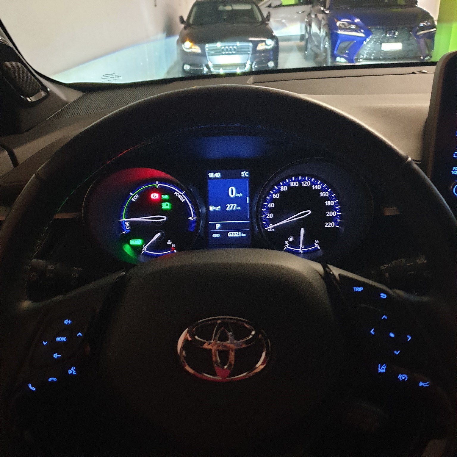 TOYOTA C-HR 2.0 HSD CVT Launch Edition-image-5
