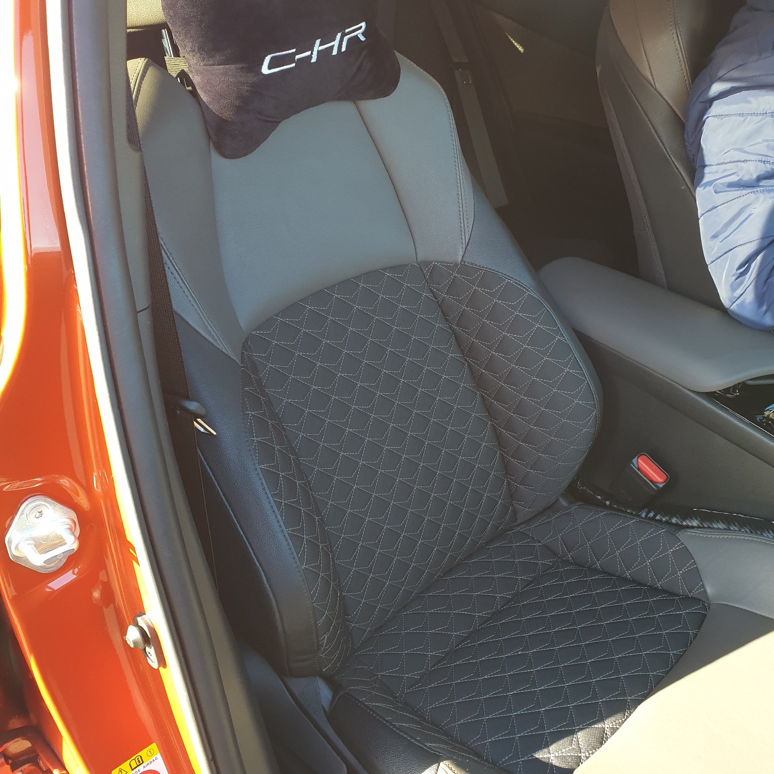 TOYOTA C-HR 2.0 HSD CVT Launch Edition-image-6