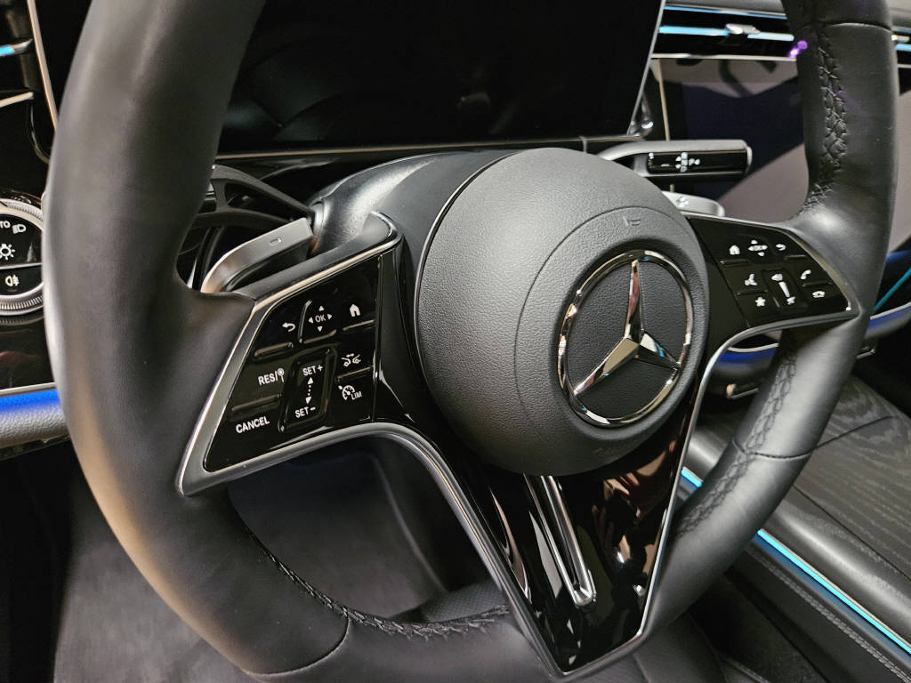 MERCEDES-BENZ E 200 4Matic Exclusive Limousine-image-8