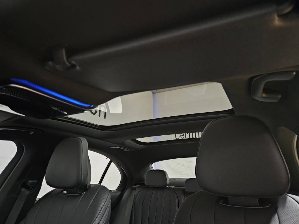 MERCEDES-BENZ E 200 4Matic Exclusive Limousine-image-4