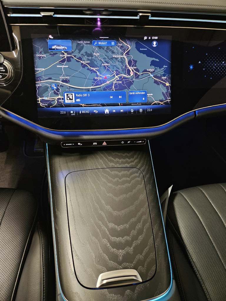 MERCEDES-BENZ E 200 4Matic Exclusive Limousine-image-9