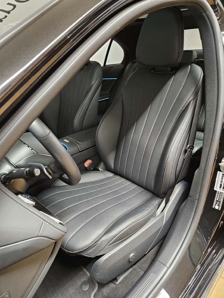 MERCEDES-BENZ E 200 4Matic Exclusive Limousine-image-5
