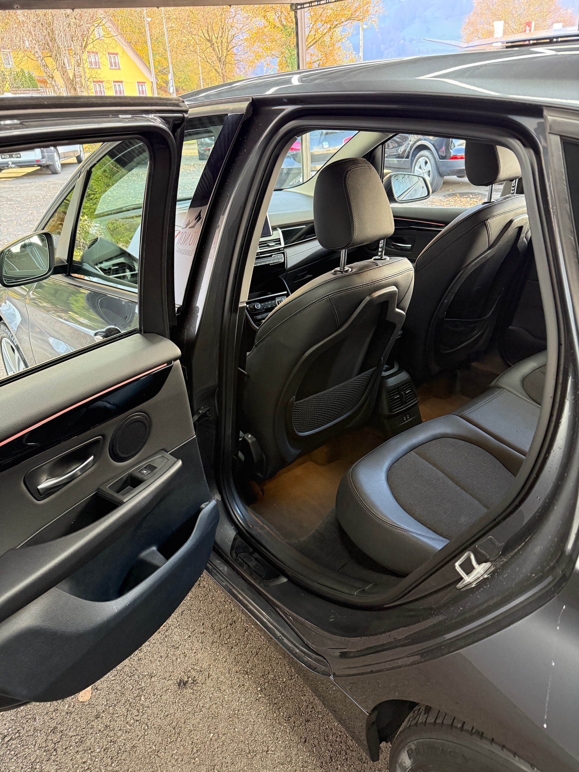 BMW 218d xDrive Active Tourer Steptronic Sport Line-image-8