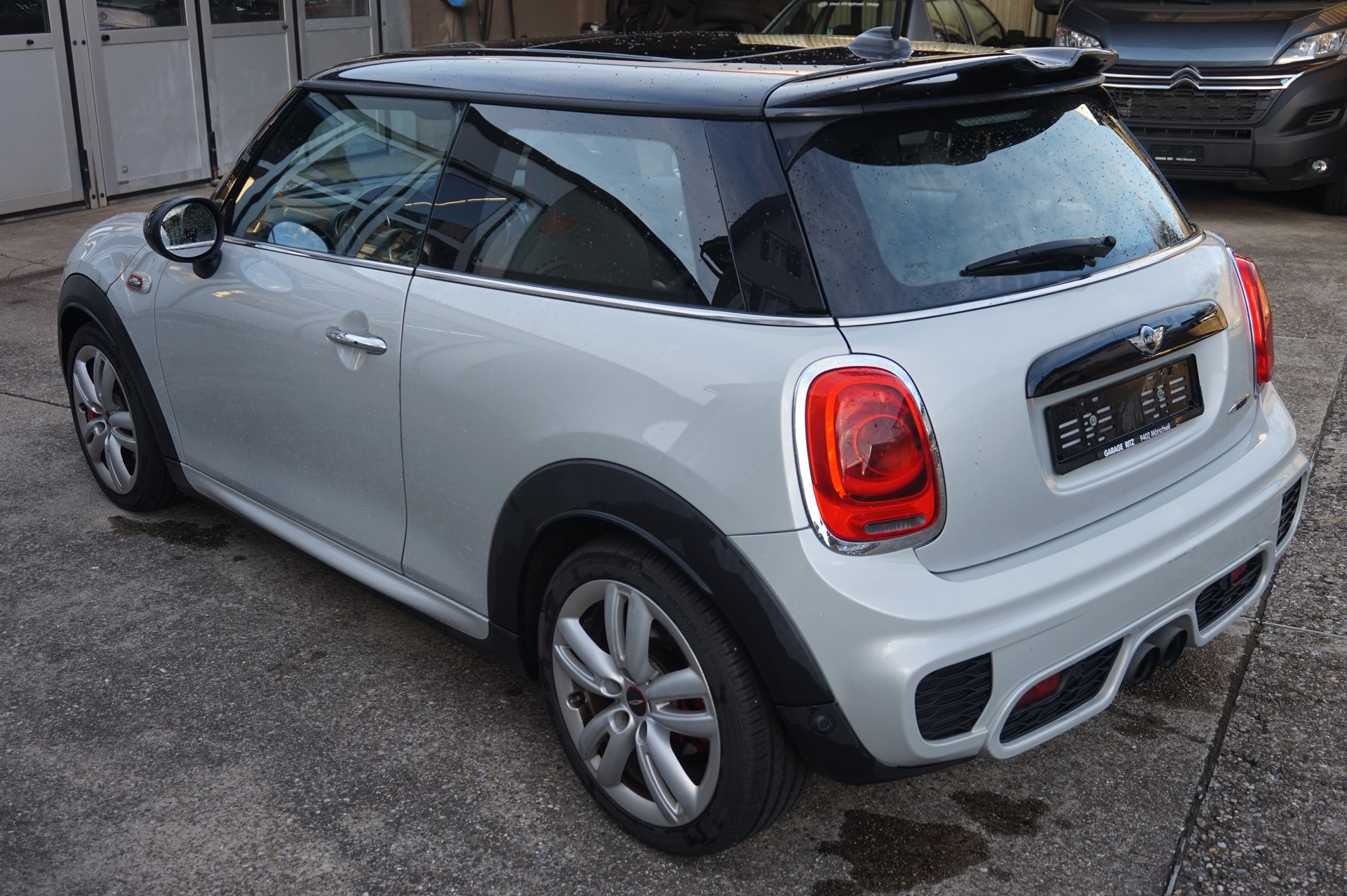 MINI Cooper John Cooper Works Steptronic-image-3