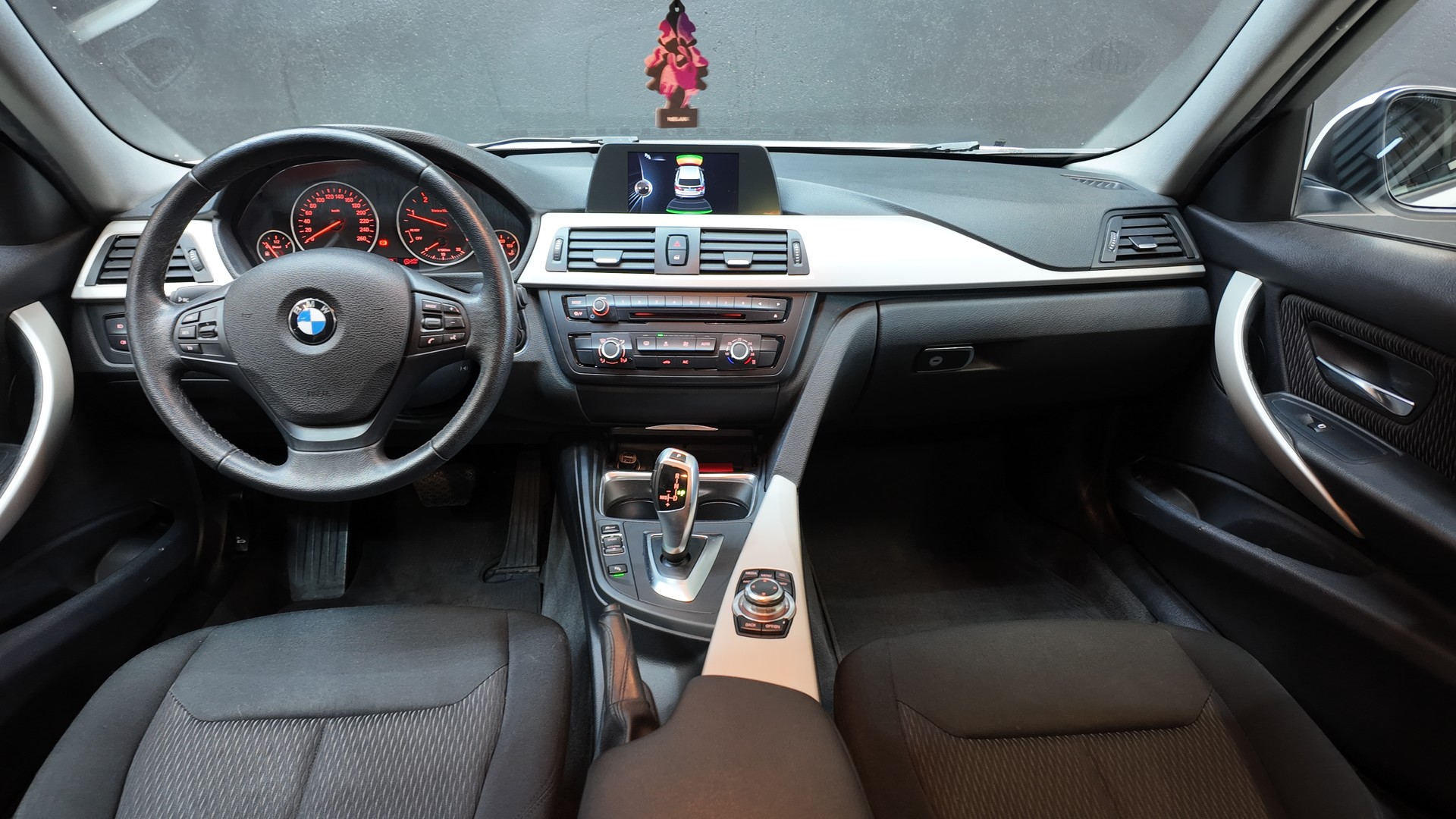 BMW 316d Touring Business Steptronic-image-12