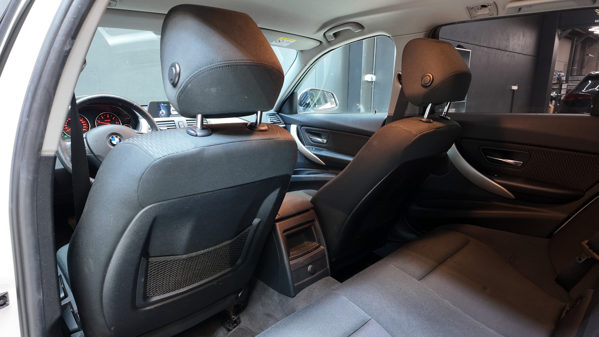 BMW 316d Touring Business Steptronic-image-11