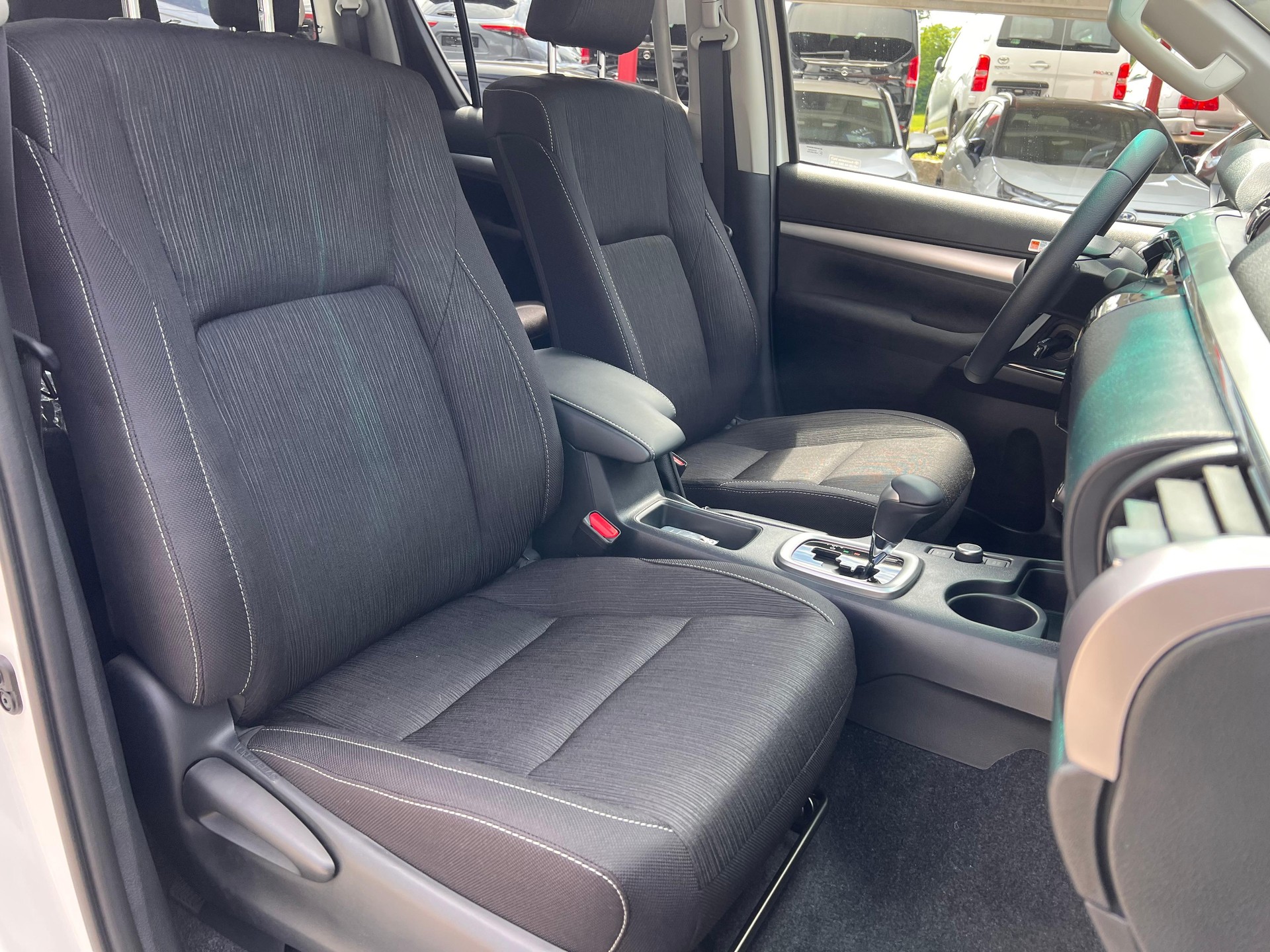 TOYOTA Hilux Double Cab.-Pick-up 2.8 D-4D MHEV 204 Style-image-14
