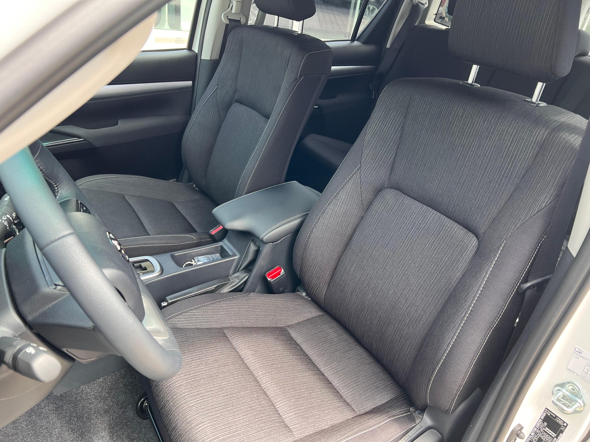 TOYOTA Hilux Double Cab.-Pick-up 2.8 D-4D MHEV 204 Style-image-9