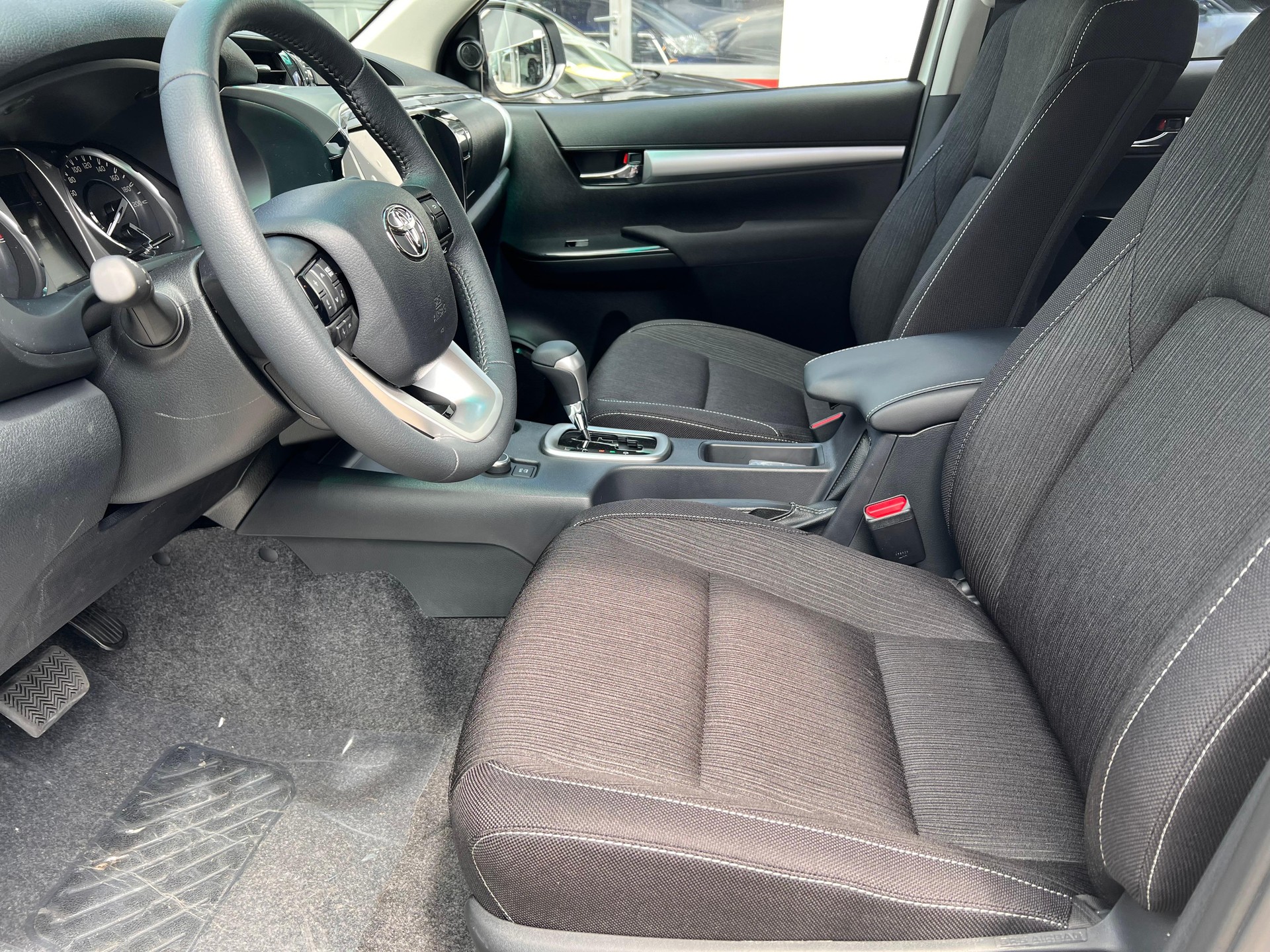 TOYOTA Hilux Double Cab.-Pick-up 2.8 D-4D MHEV 204 Style-image-8