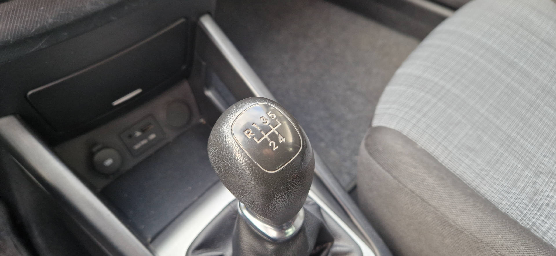 KIA Ceed 1.4 CVVT Seven-image-8