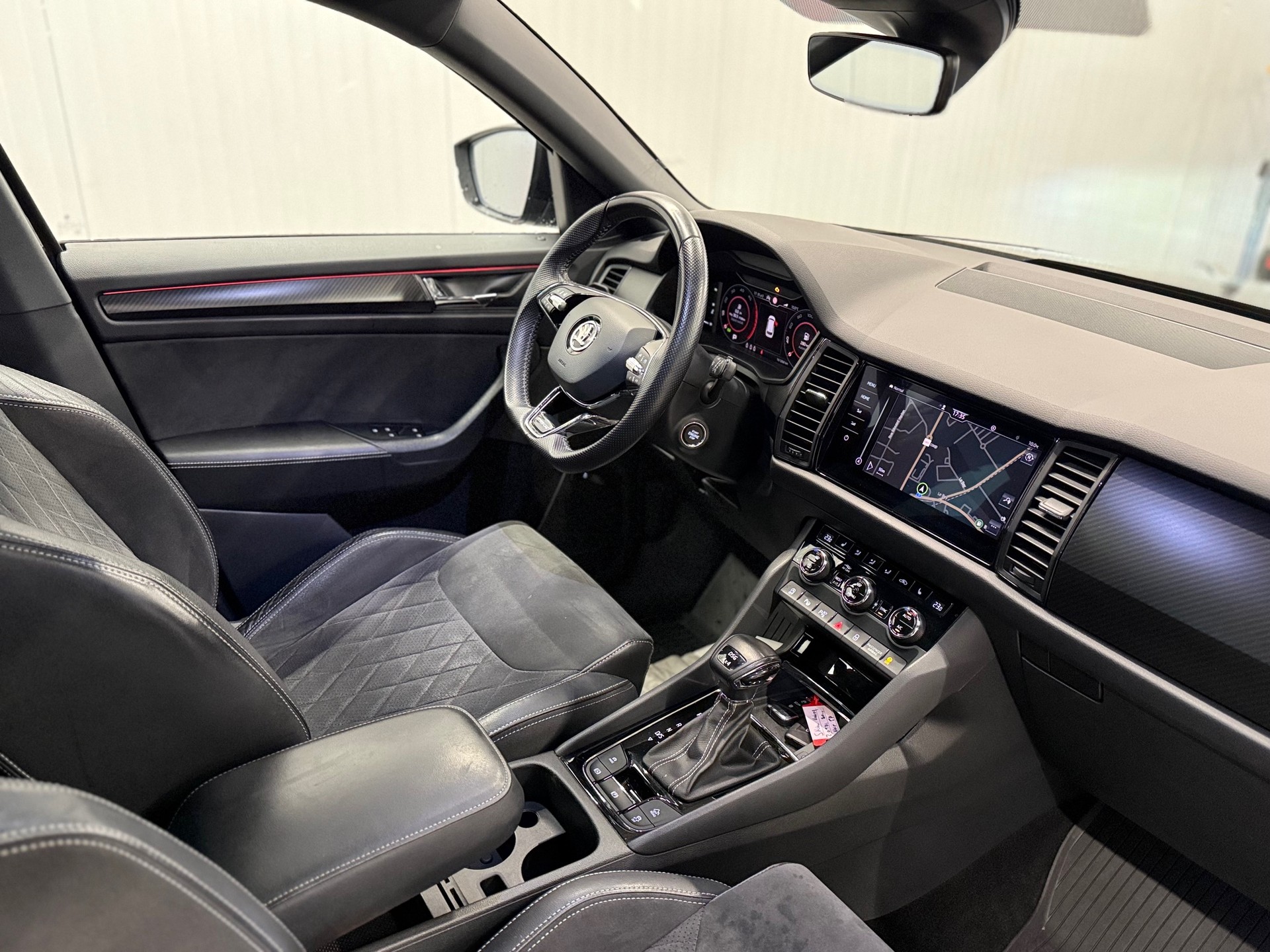 SKODA Kodiaq 2.0 TDI SCR SportLine 4x4 DSG-image-9