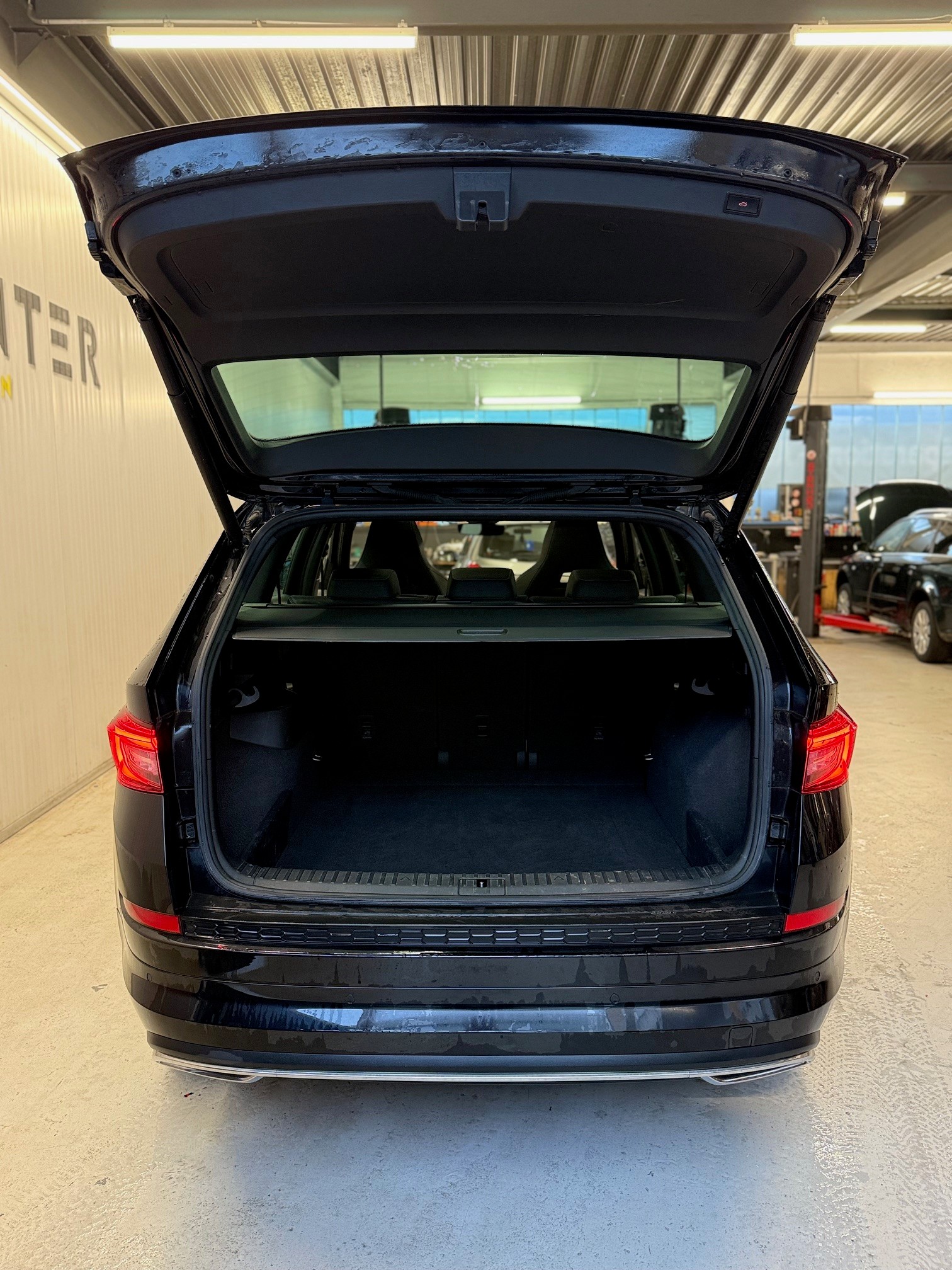 SKODA Kodiaq 2.0 TDI SCR SportLine 4x4 DSG-image-4