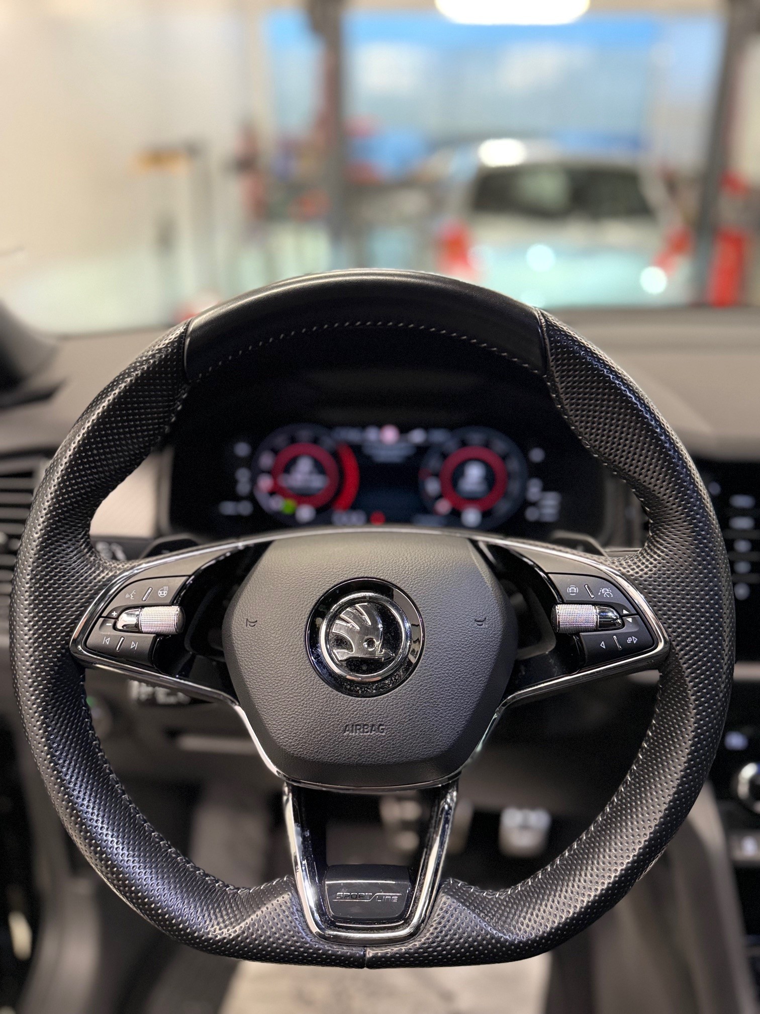 SKODA Kodiaq 2.0 TDI SCR SportLine 4x4 DSG-image-13