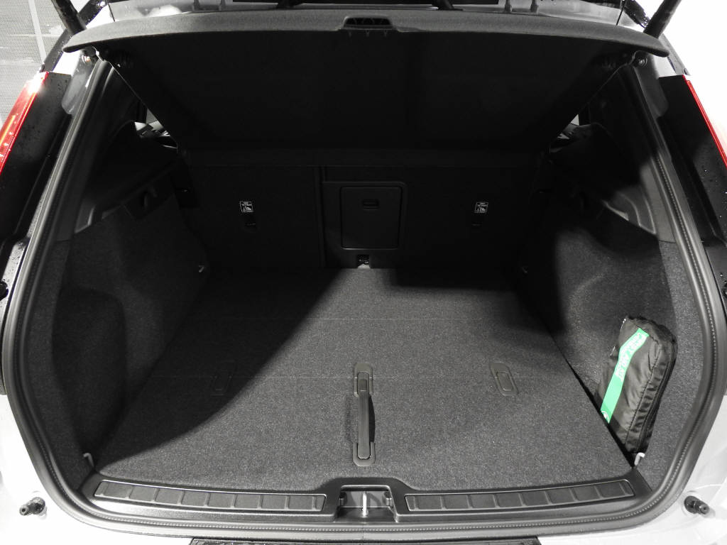 VOLVO EX40 Twin Ultra AWD-image-5