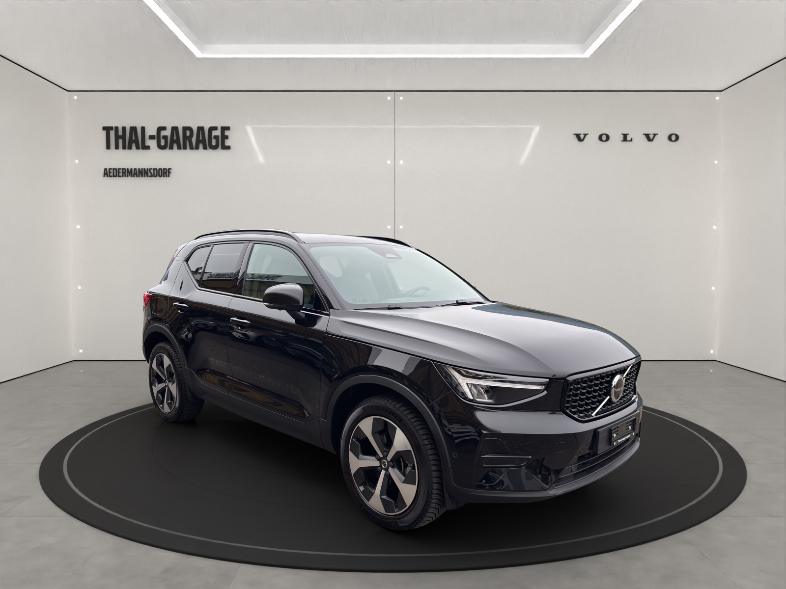VOLVO XC40 2.0 B4 MH Plus Dark-showroom-element-2