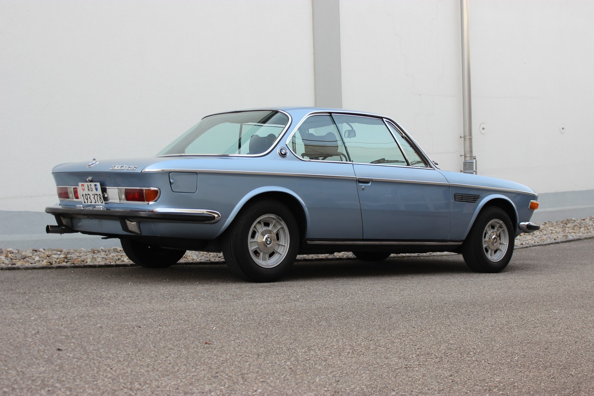 BMW 3.0 CS-showroom-element-2