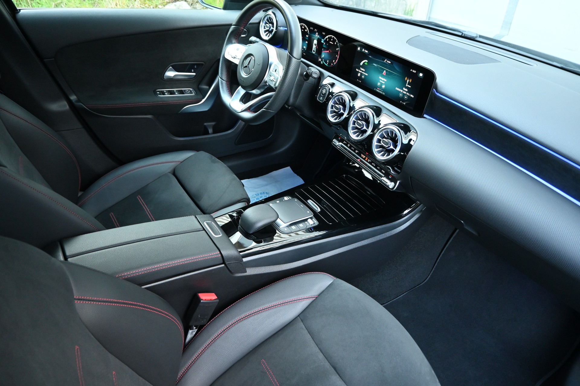 MERCEDES-BENZ A 250 Sedan 4Matic AMG Line 4Matic 7G-DCT 4x4-image-11