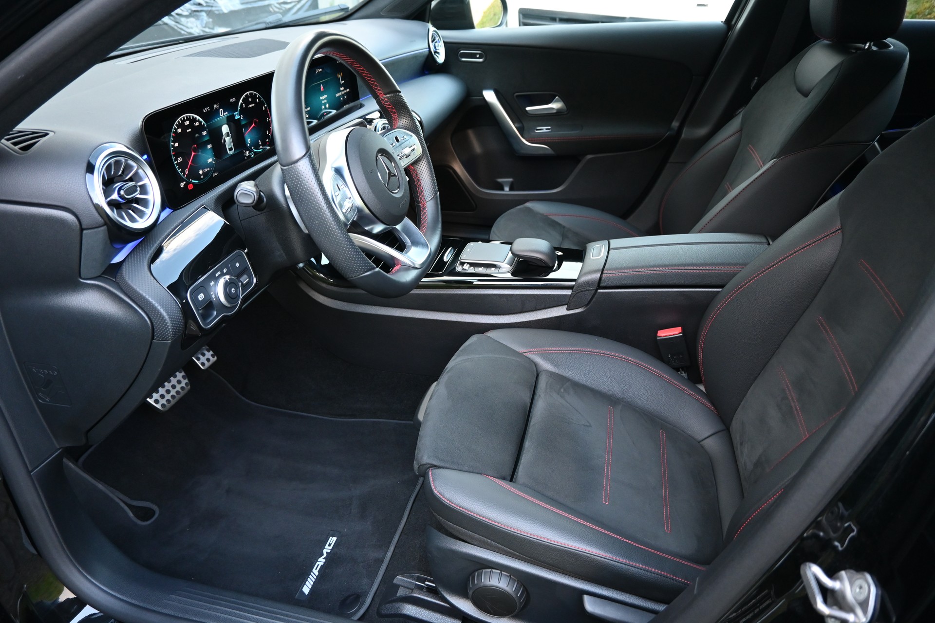 MERCEDES-BENZ A 250 Sedan 4Matic AMG Line 4Matic 7G-DCT 4x4-image-9
