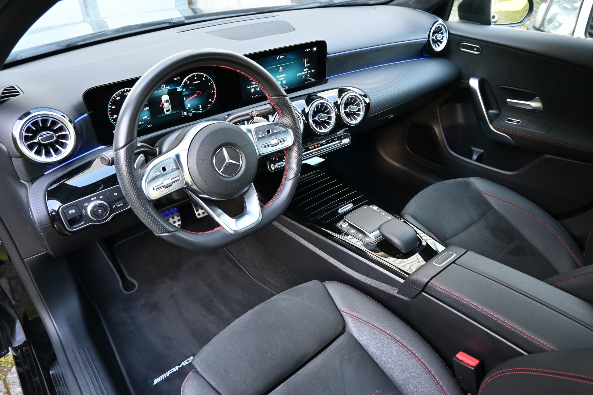 MERCEDES-BENZ A 250 Sedan 4Matic AMG Line 4Matic 7G-DCT 4x4-image-8