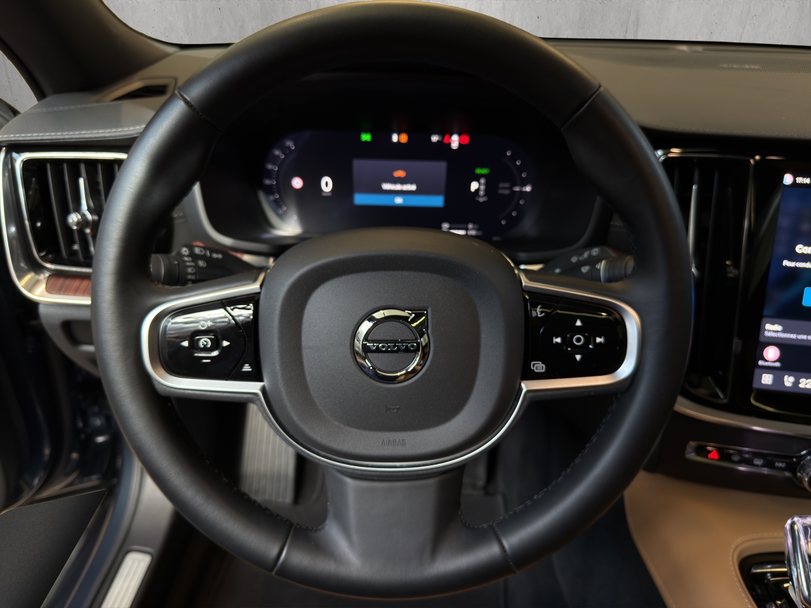 VOLVO V60 T6 eAWD Plug in Hybrid Ultra Bright Geartronic-image-9