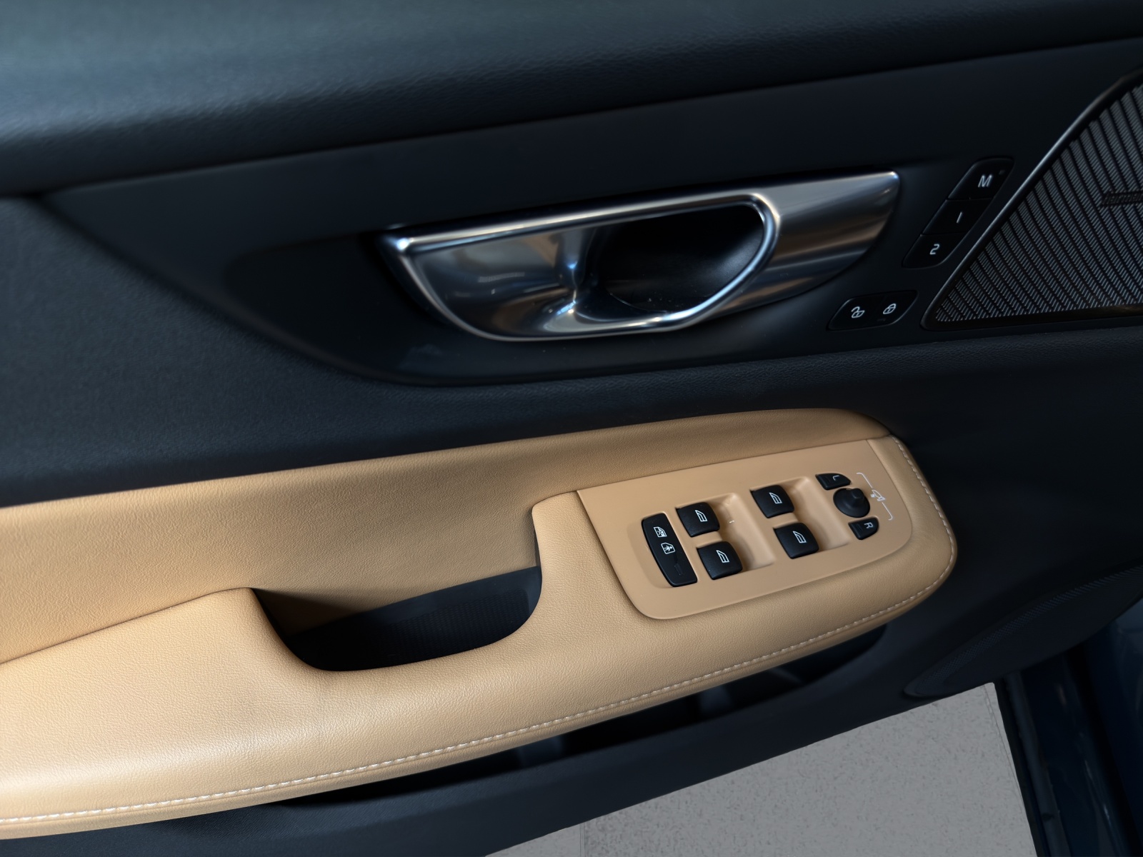 VOLVO V60 T6 eAWD Plug in Hybrid Ultra Bright Geartronic-image-8