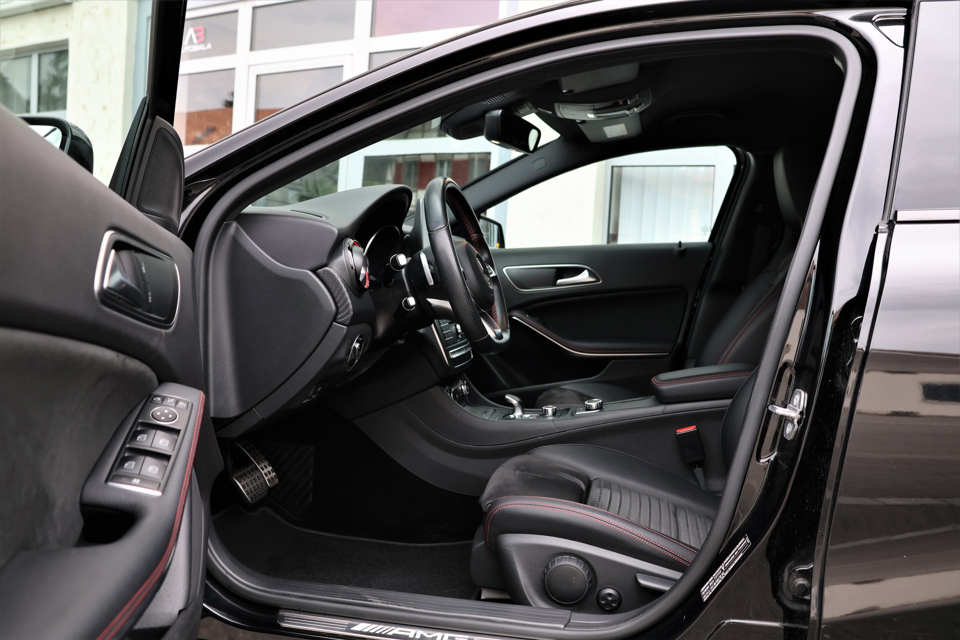 MERCEDES-BENZ A 45 AMG 4Matic Speedshift 7G-DCT (CH)-image-9