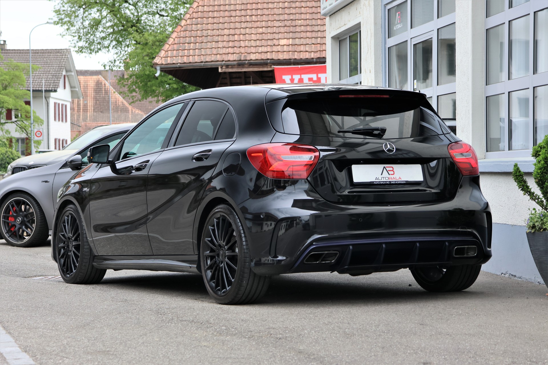 MERCEDES-BENZ A 45 AMG 4Matic Speedshift 7G-DCT (CH)-showroom-element-2