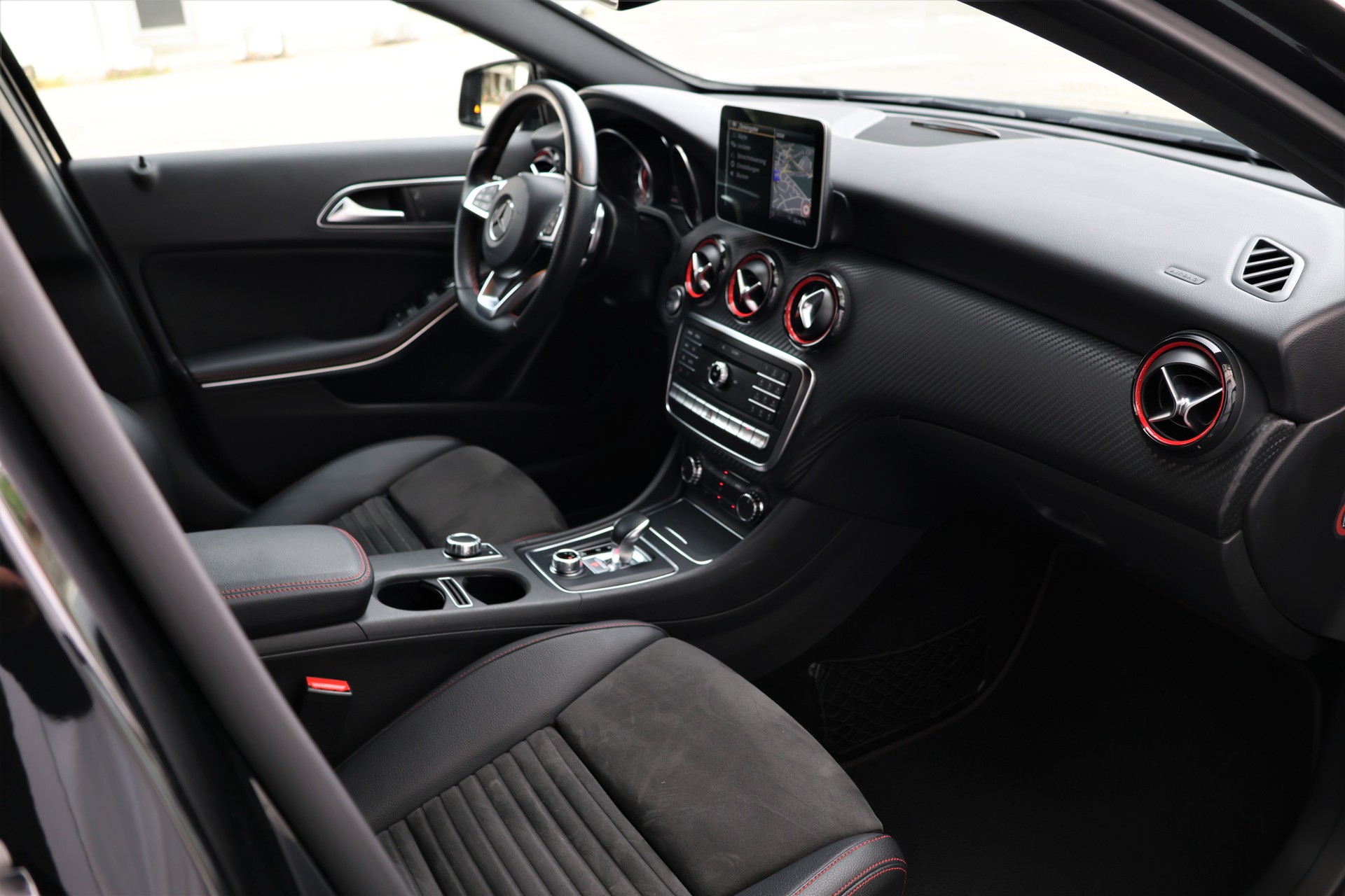 MERCEDES-BENZ A 45 AMG 4Matic Speedshift 7G-DCT (CH)-image-17
