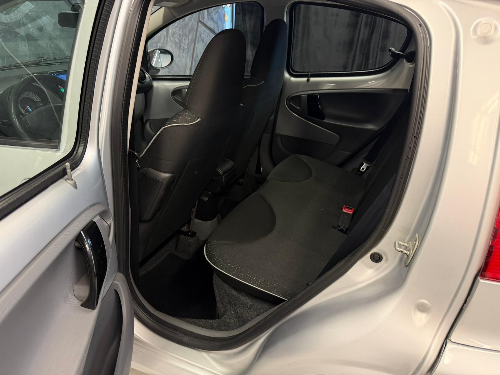 PEUGEOT 107 1.0 Trendy-image-12
