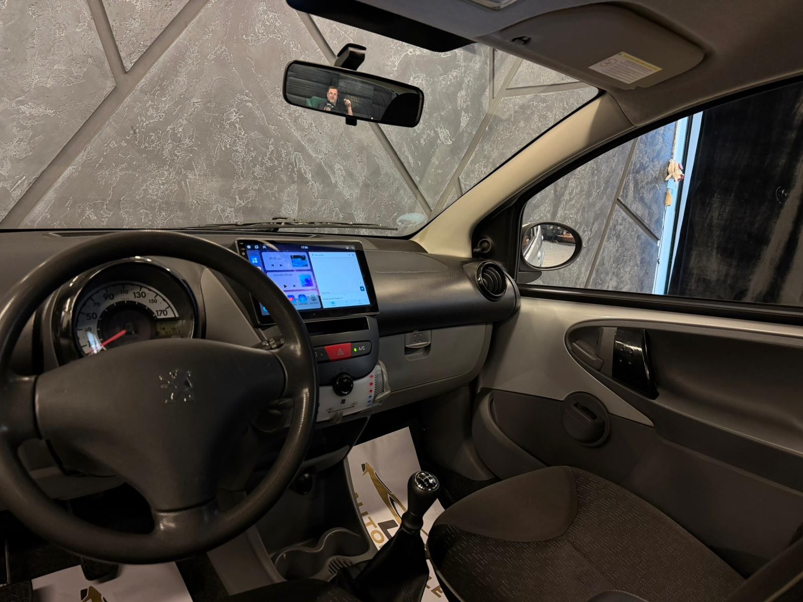 PEUGEOT 107 1.0 Trendy-image-9