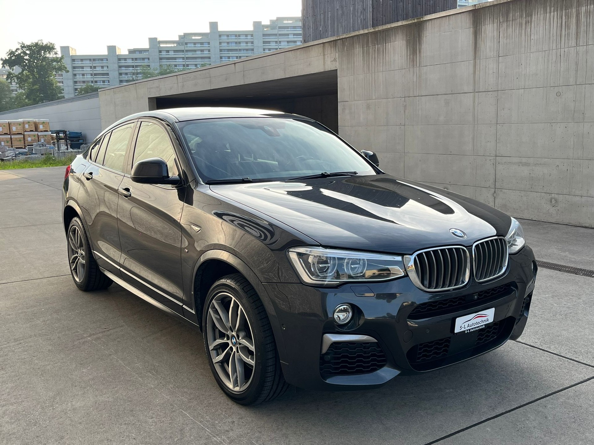 BMW X4 M 40i Steptronic-showroom-element-2