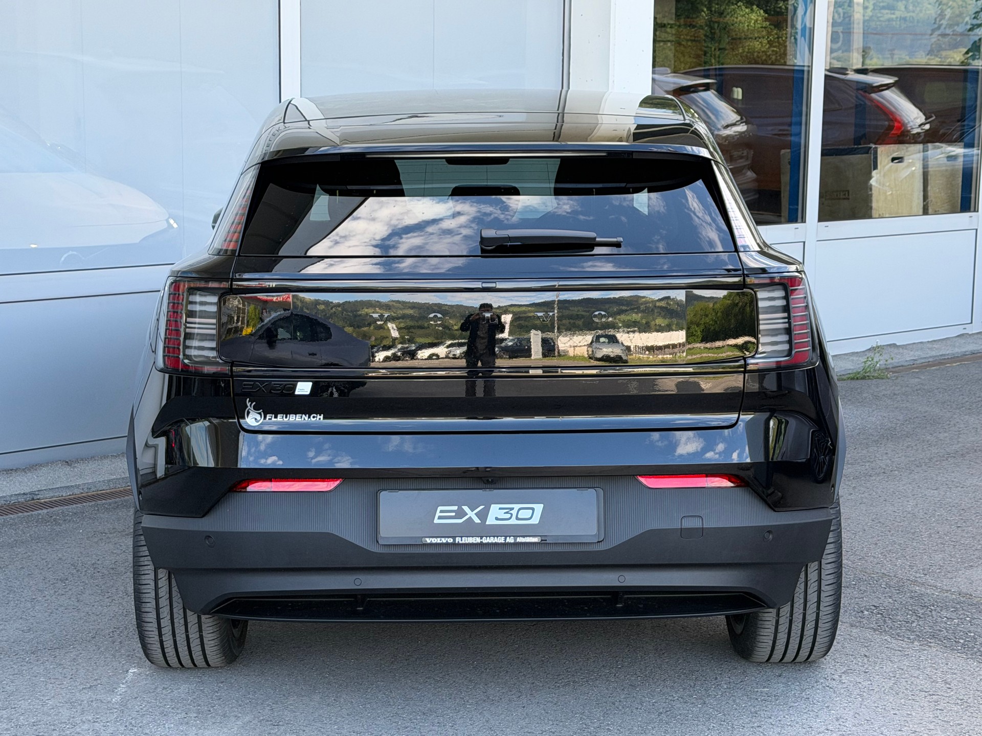 VOLVO EX30 E60 69kWh Twin Black Edition-image-22