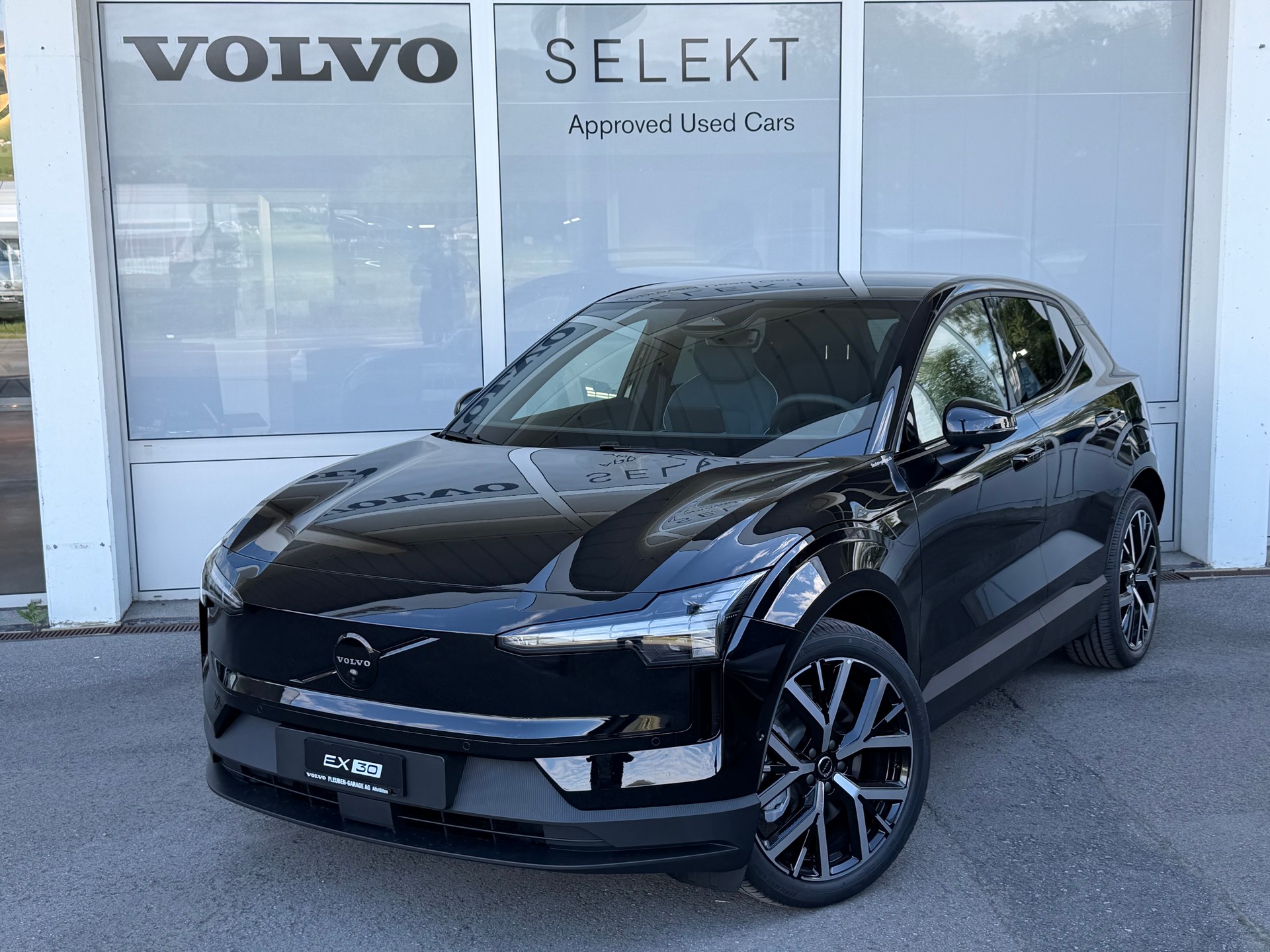 VOLVO EX30 E60 69kWh Twin Black Edition