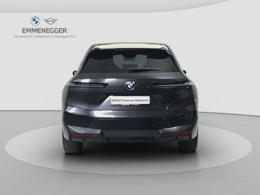 BMW iX xDrive40 Launch Ed.-showroom-element-3
