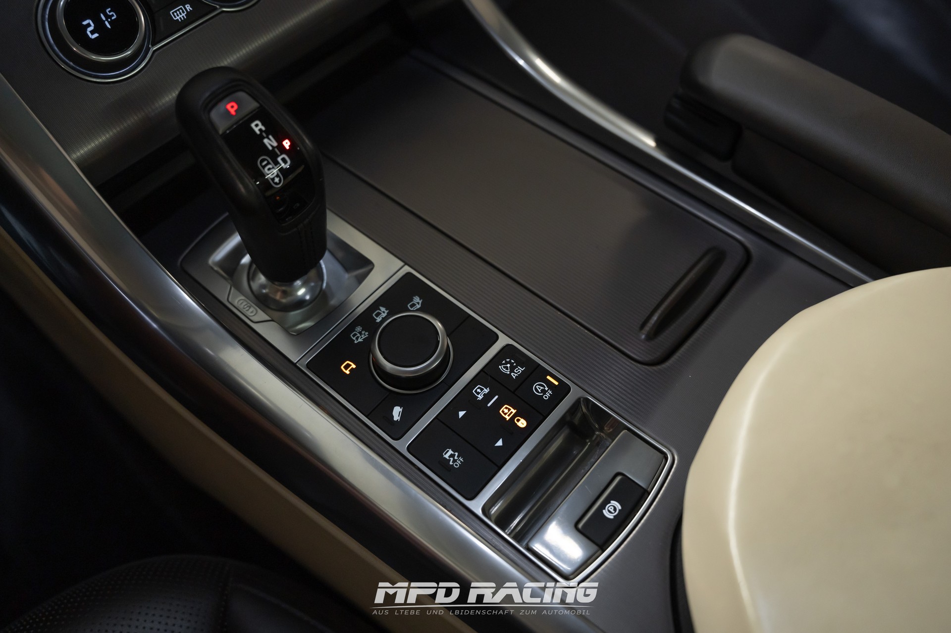 LAND ROVER Range Rover Sport 3.0 SDV6 HSE Dynamic Automatic-image-13