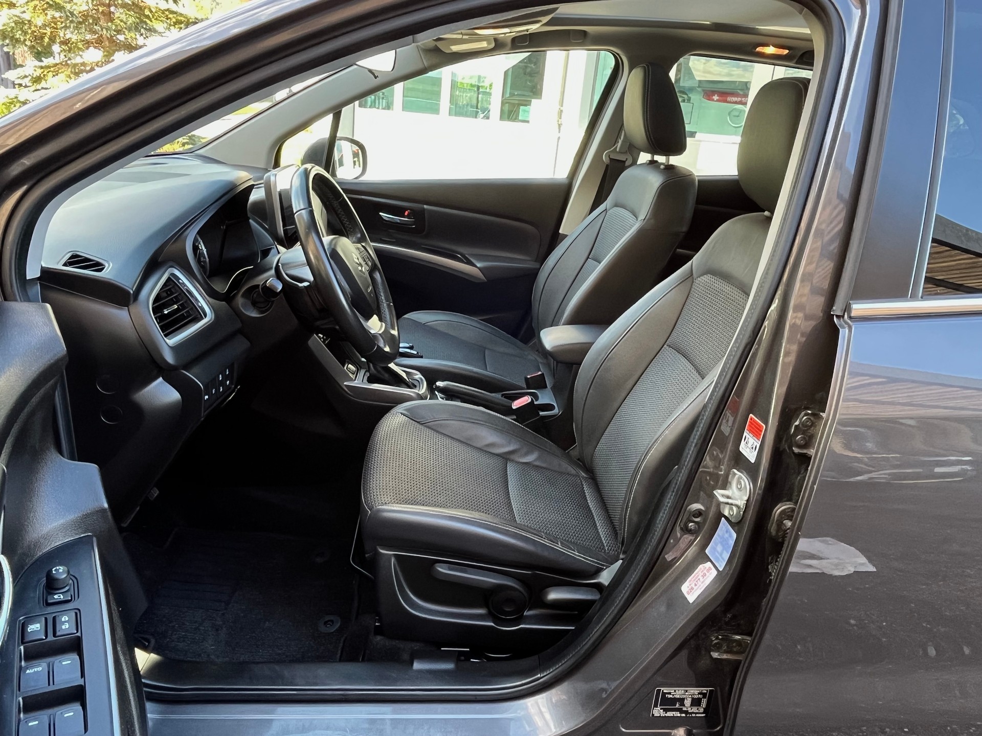 SUZUKI SX4 S-Cross 1.4 16V Compact Top Hybrid 4WD Automatic-image-6