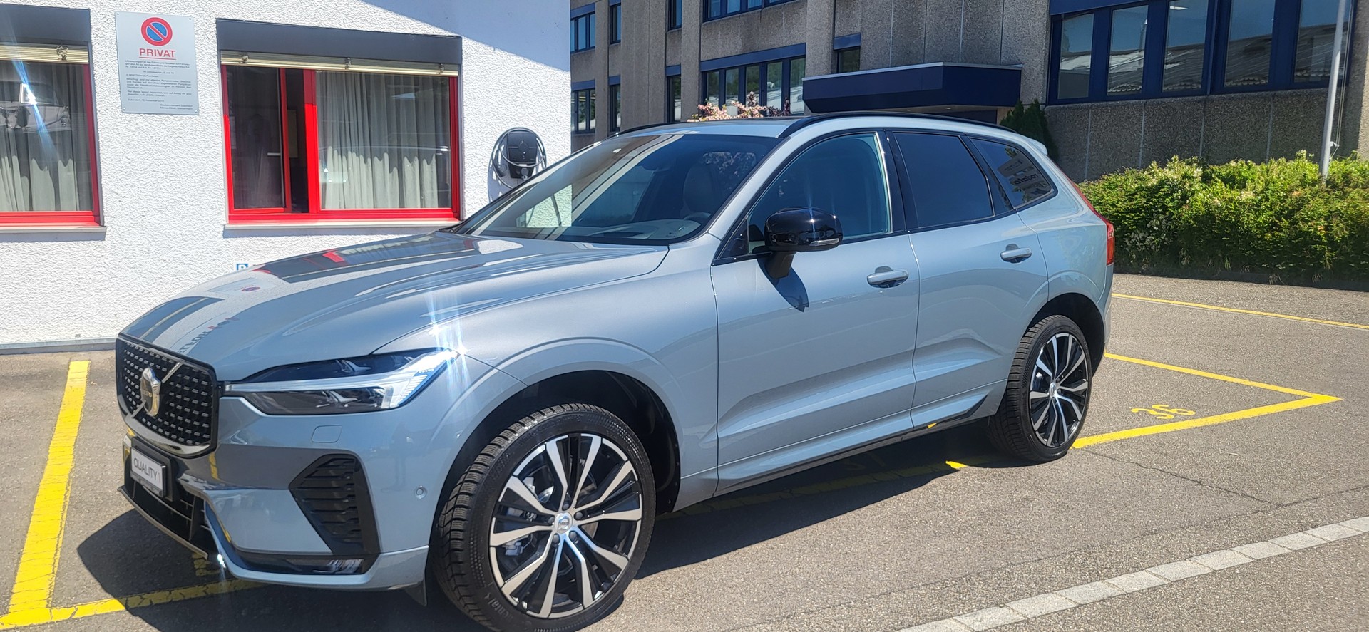 VOLVO XC60 B4 Diesel Mild Hybrid AWD Ultimate Dark Geartronic-showroom-element-1