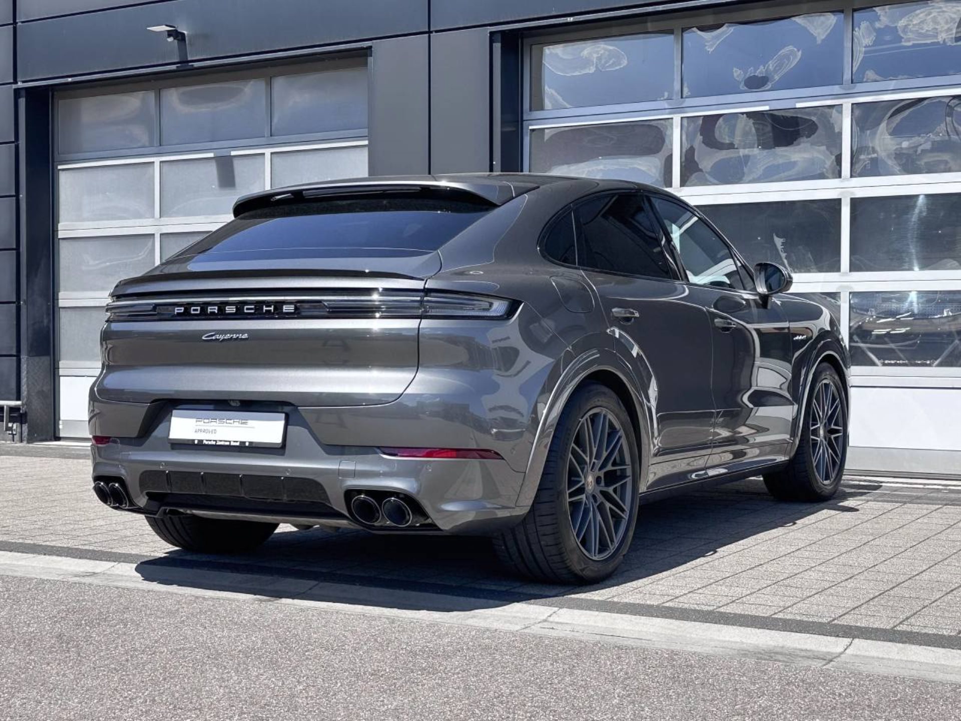 PORSCHE Cayenne E-Hybrid Coupé-image-10